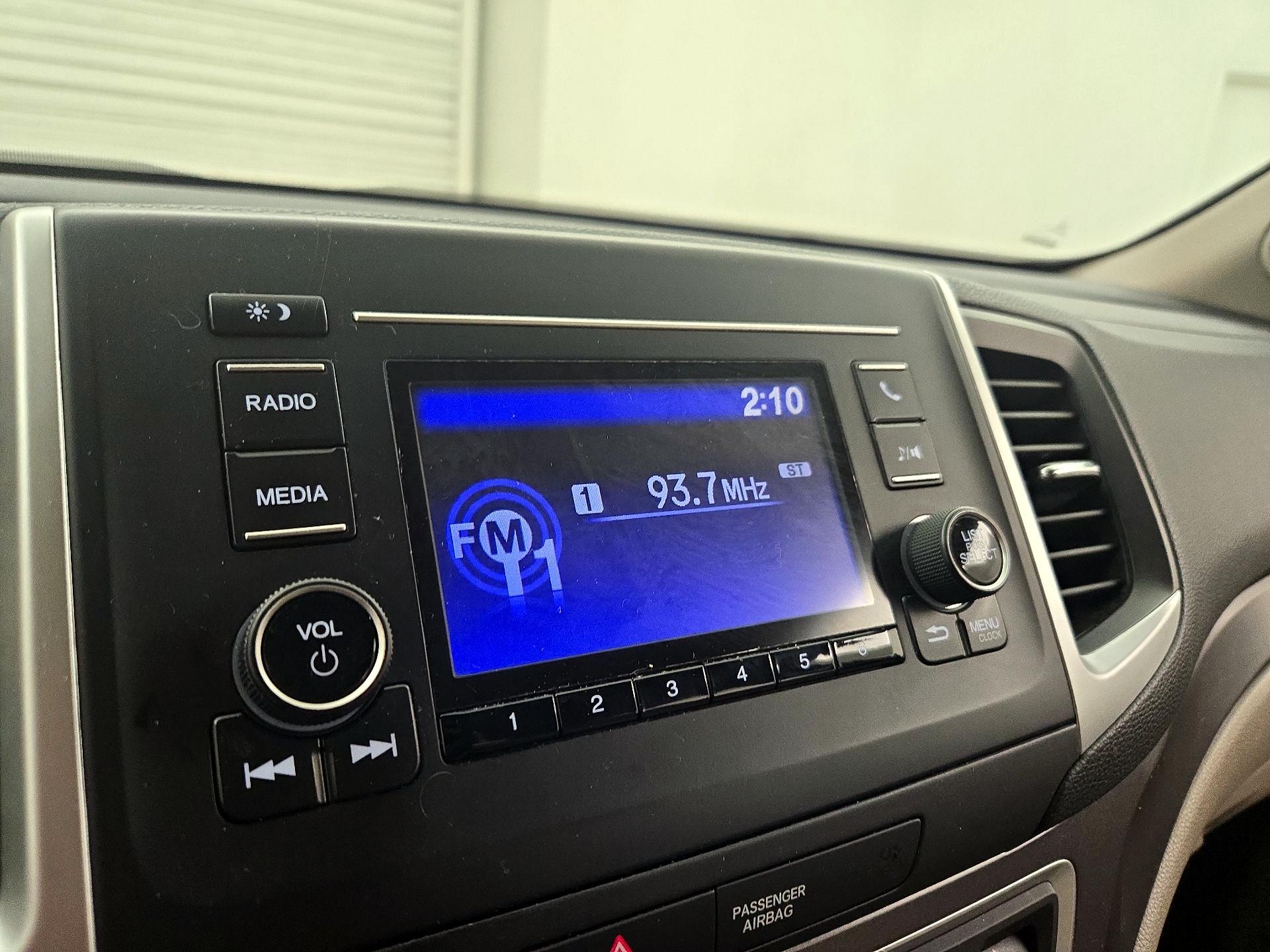 Thumbnail: 2017 Honda Pilot - 14