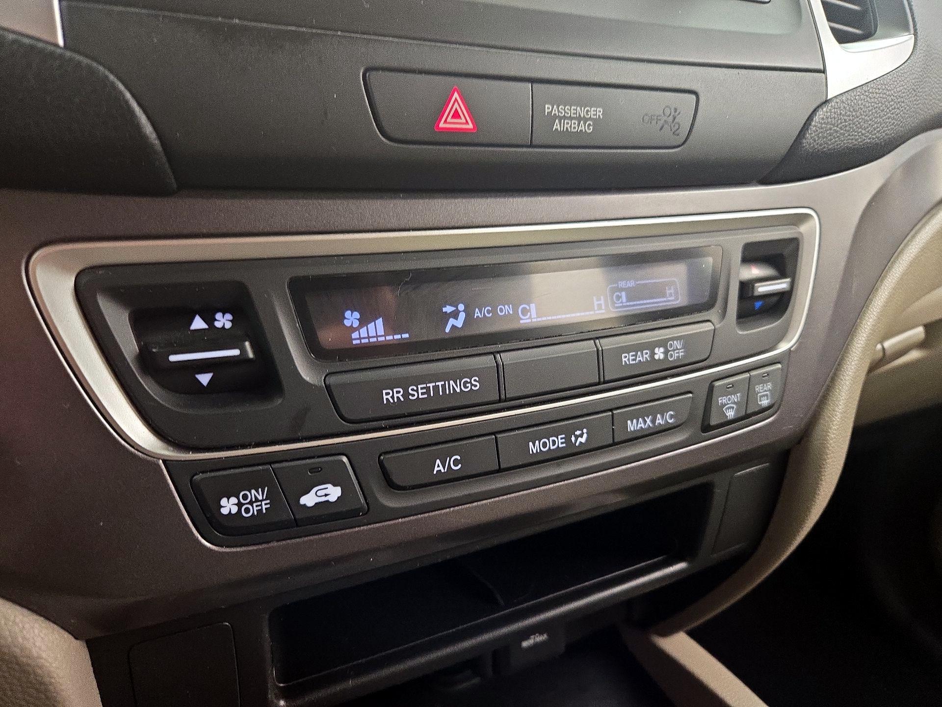 Thumbnail: 2017 Honda Pilot - 15