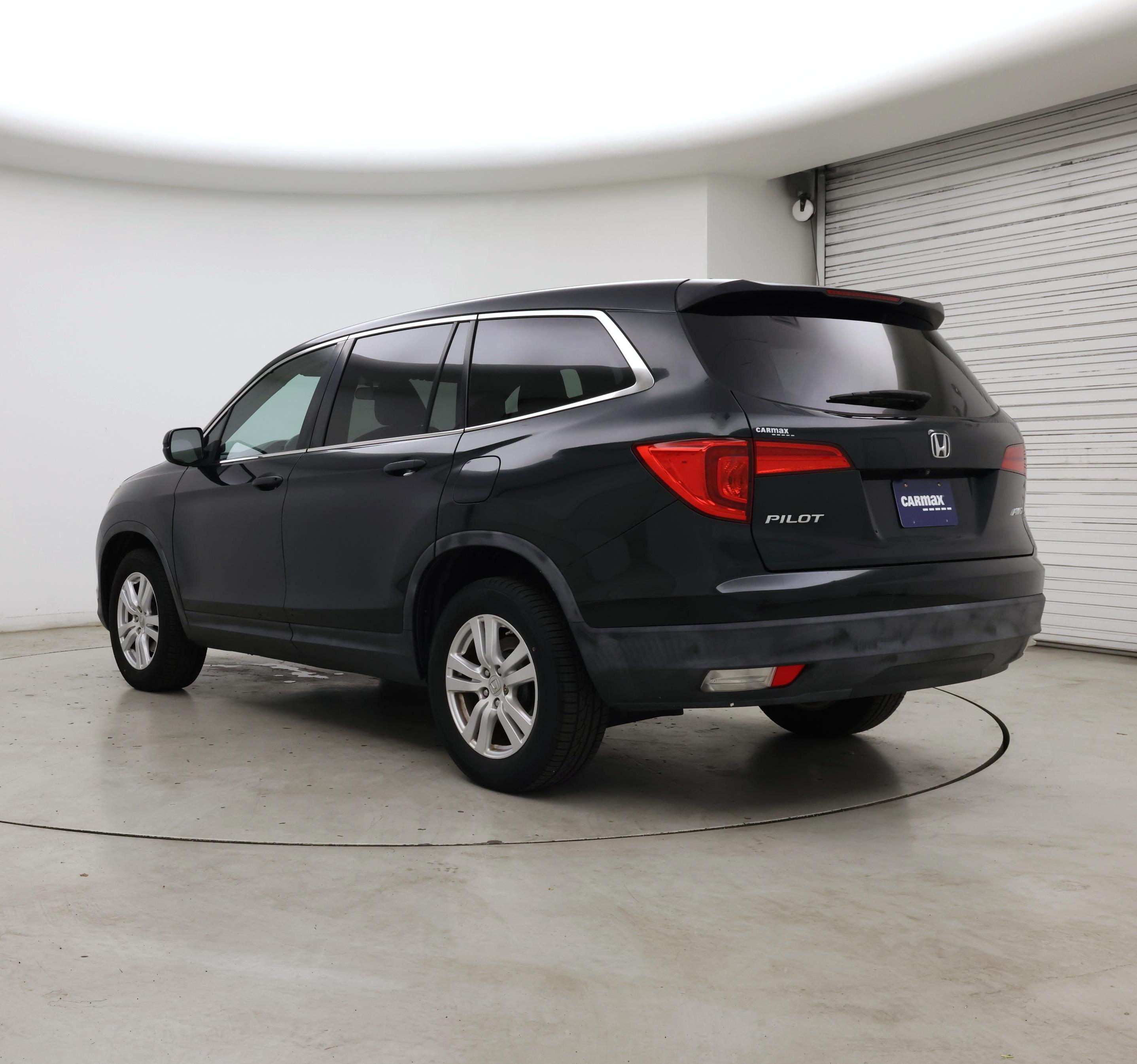Thumbnail: 2017 Honda Pilot - 2