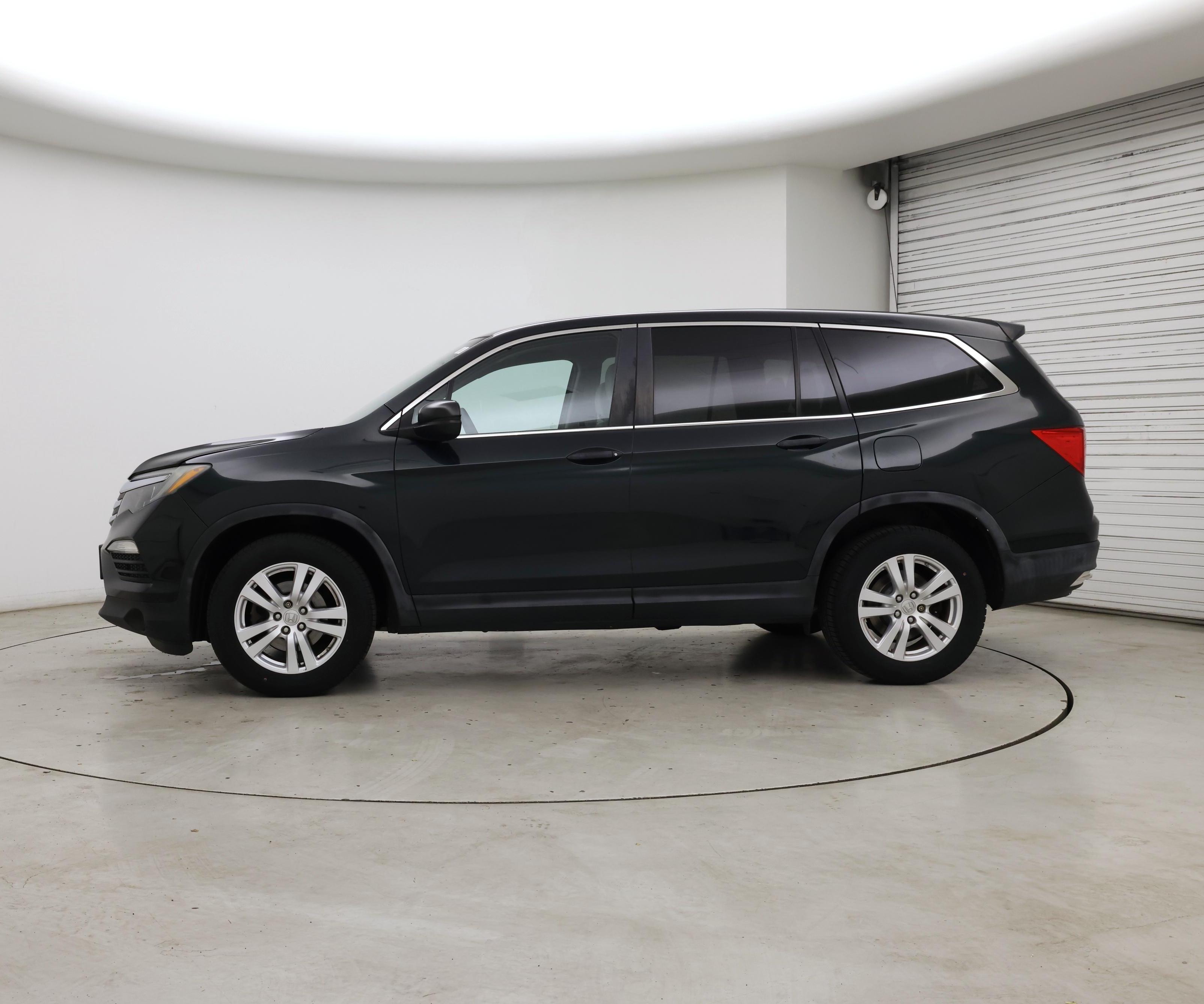 Thumbnail: 2017 Honda Pilot - 3