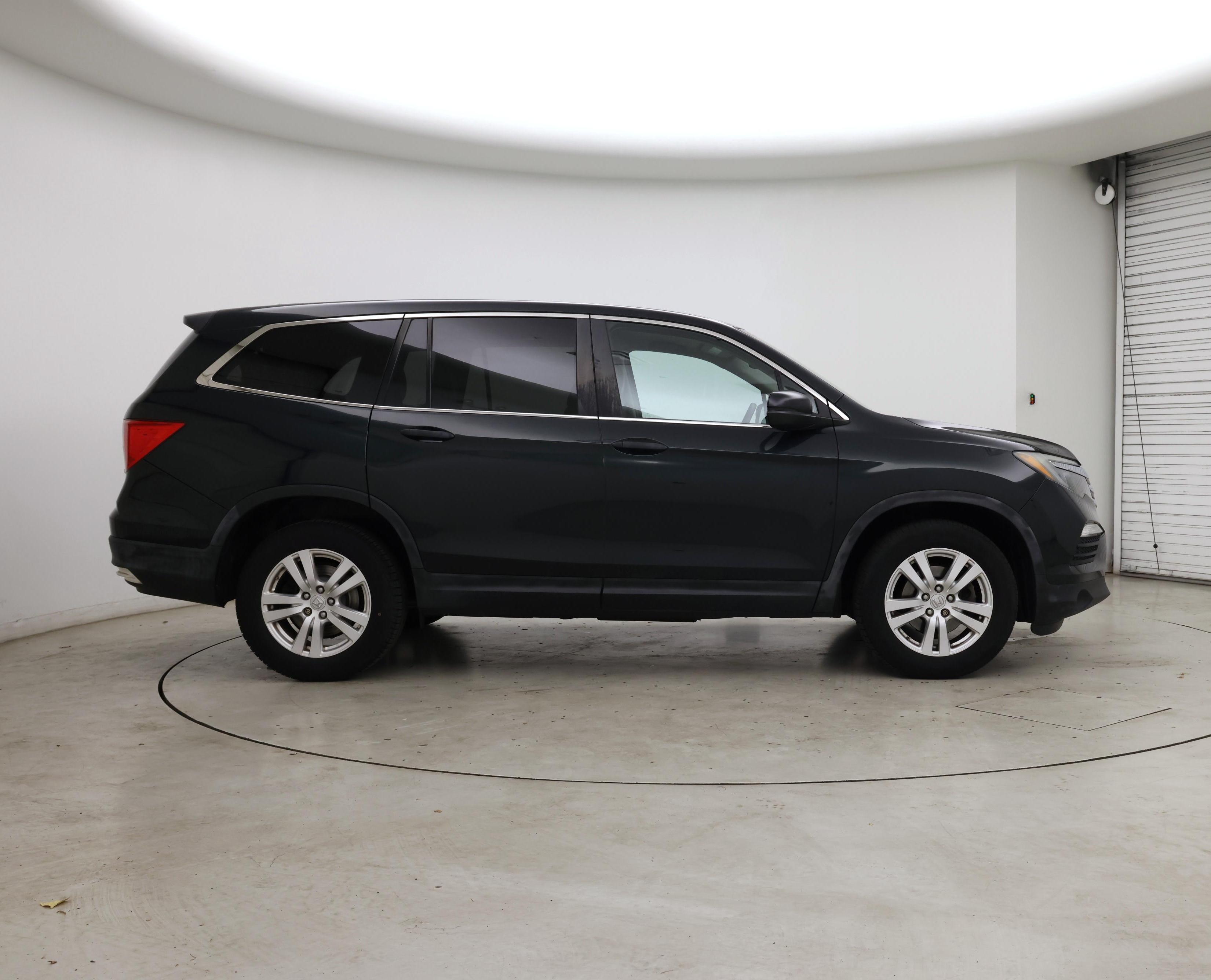 Thumbnail: 2017 Honda Pilot - 7