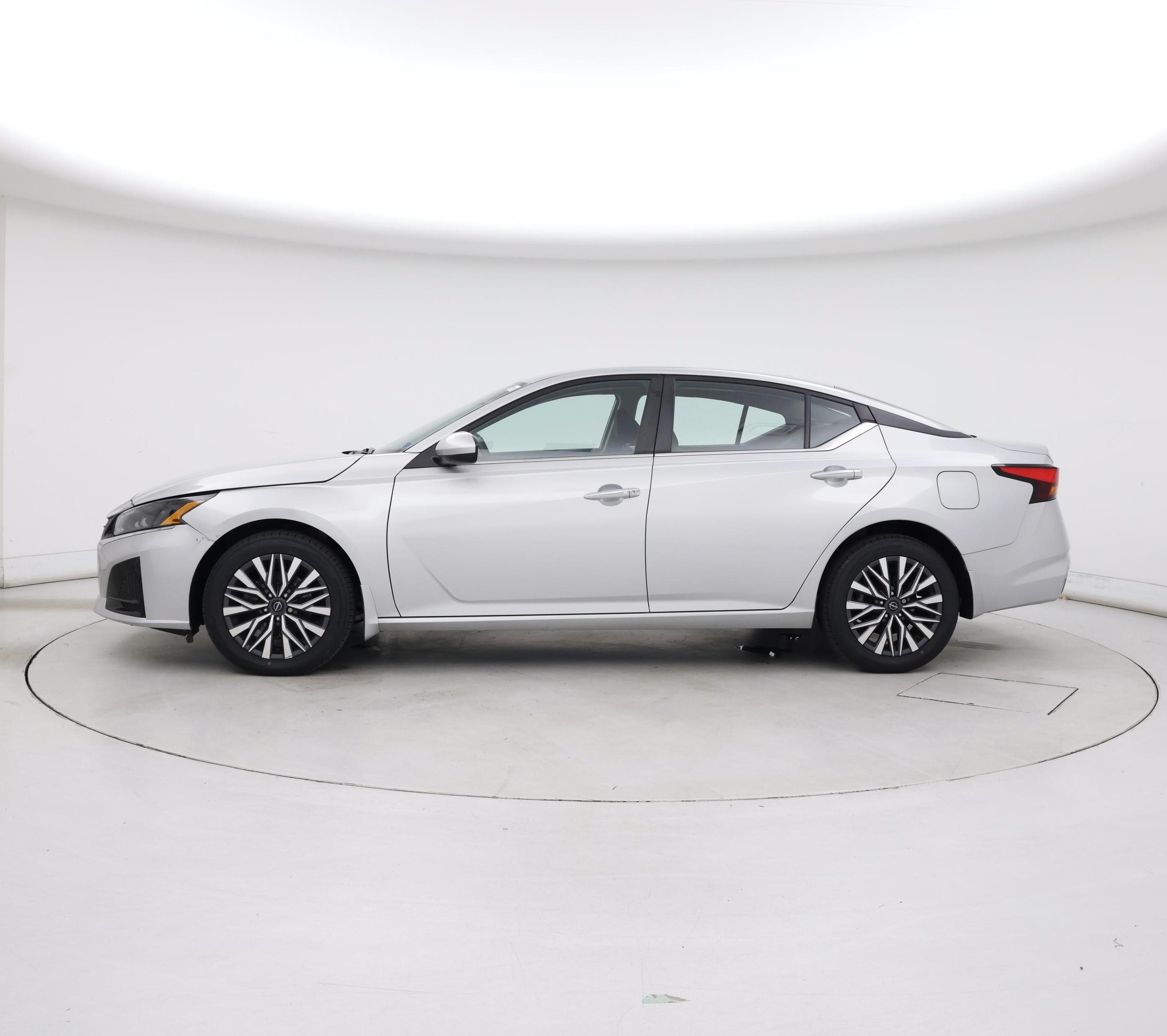 Thumbnail: 2023 Nissan Altima - 3