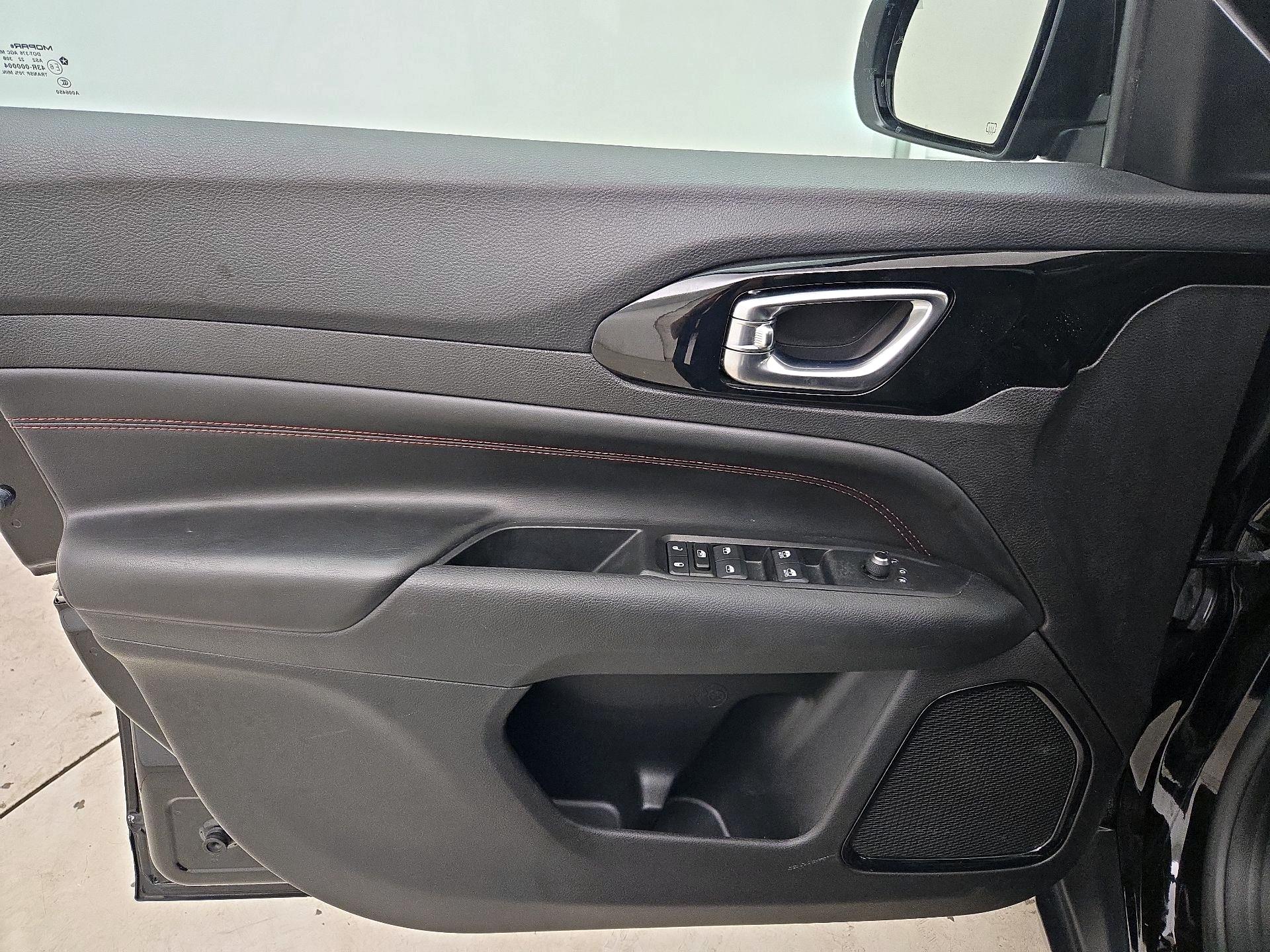 Thumbnail: 2022 Jeep Compass - 12