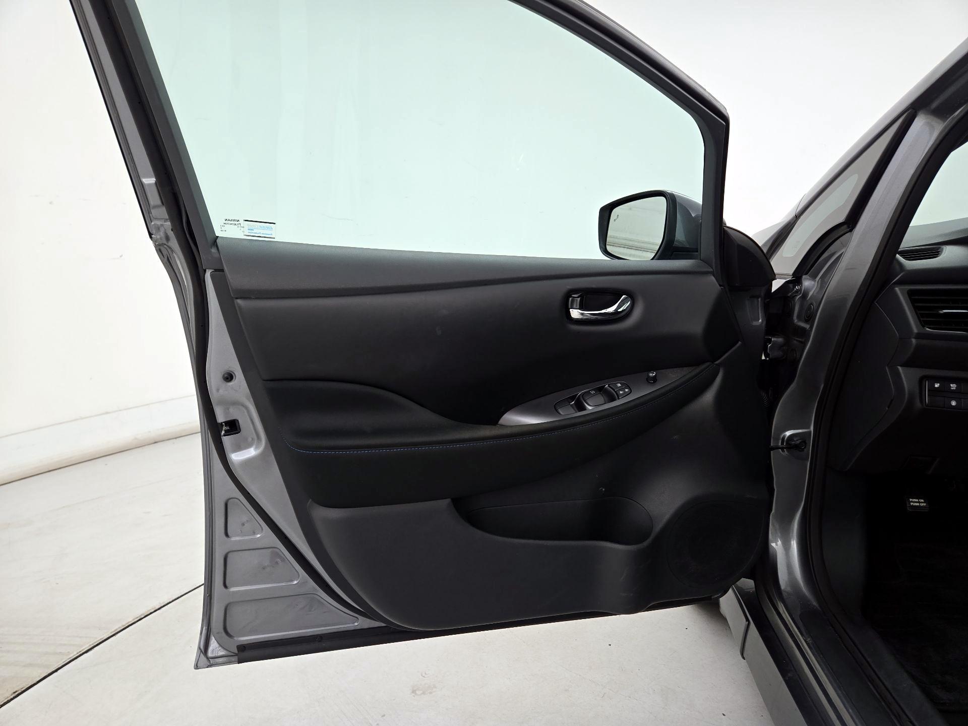 Thumbnail: 2023 Nissan Leaf - 12