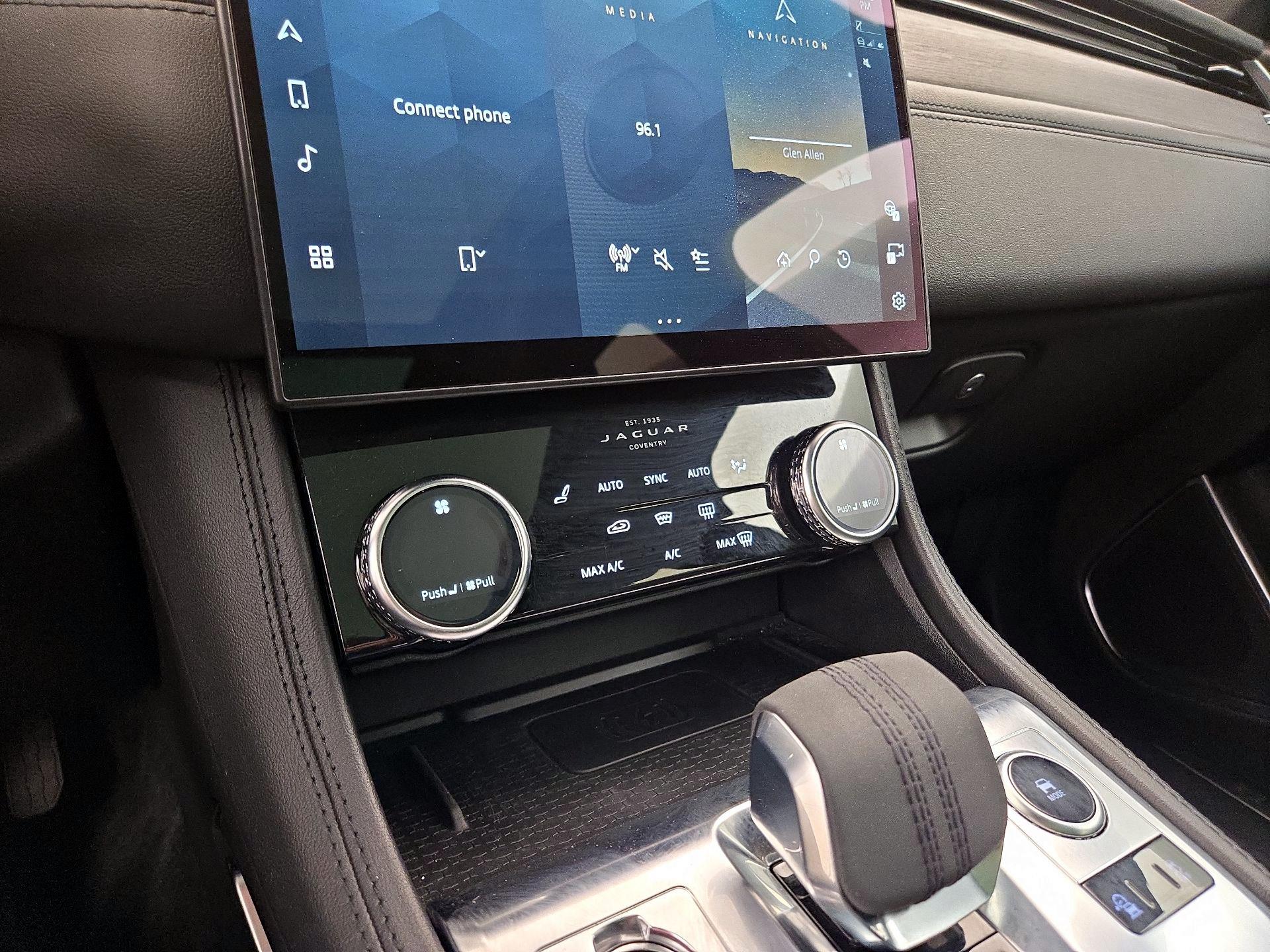 Thumbnail: 2021 Jaguar F-Pace - 17