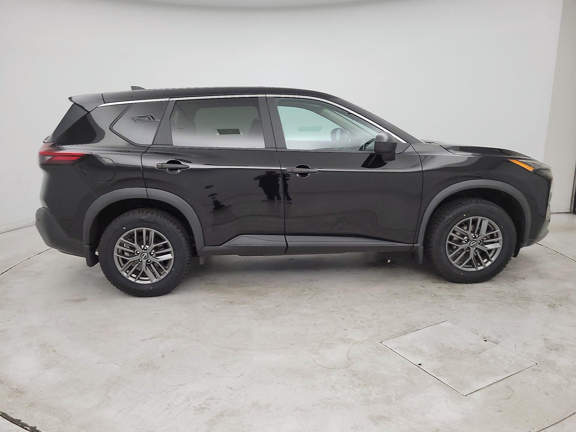 Thumbnail: 2023 Nissan Rogue - 4