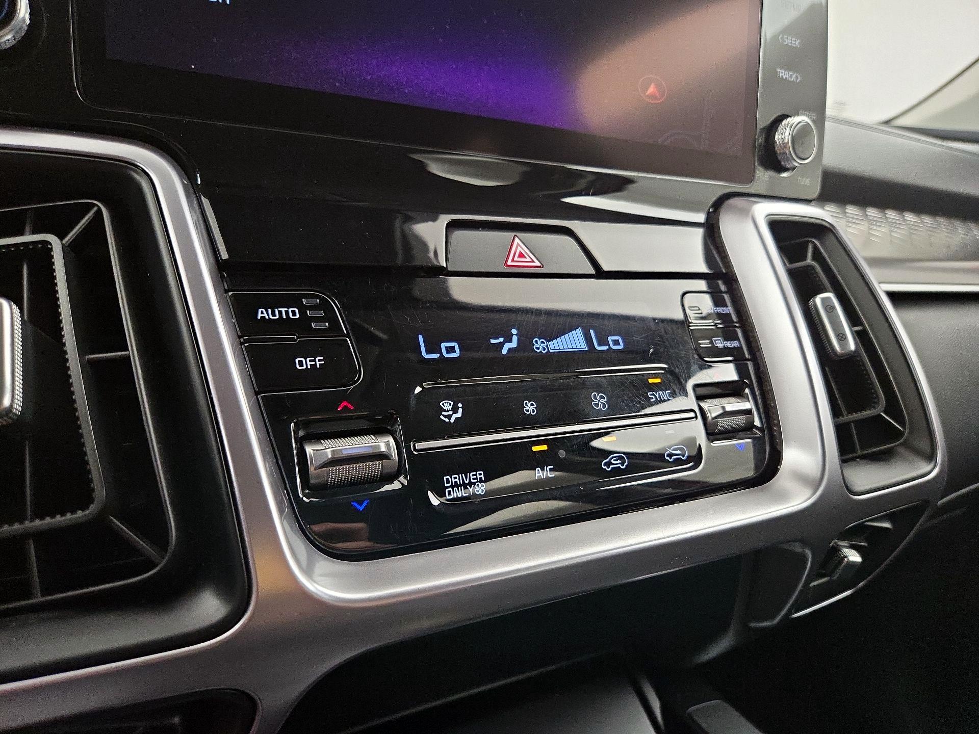 Thumbnail: 2023 Kia Sorento - 17