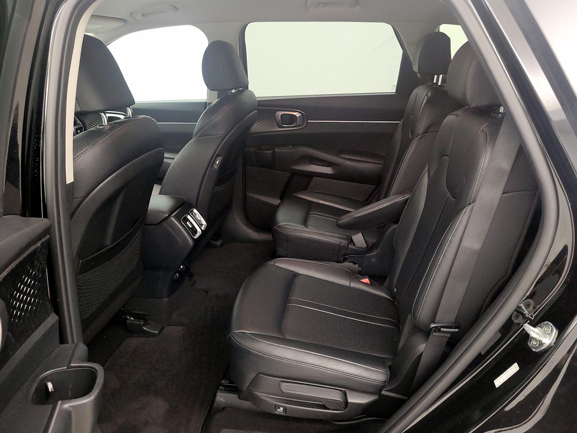 Thumbnail: 2023 Kia Sorento - 20