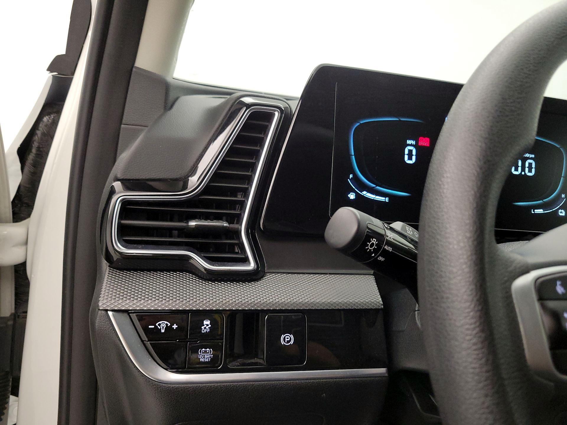 Thumbnail: 2023 Kia Sportage - 11