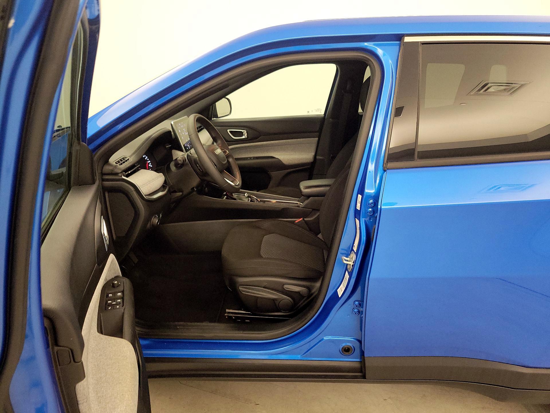 Thumbnail: 2024 Jeep Compass - 9