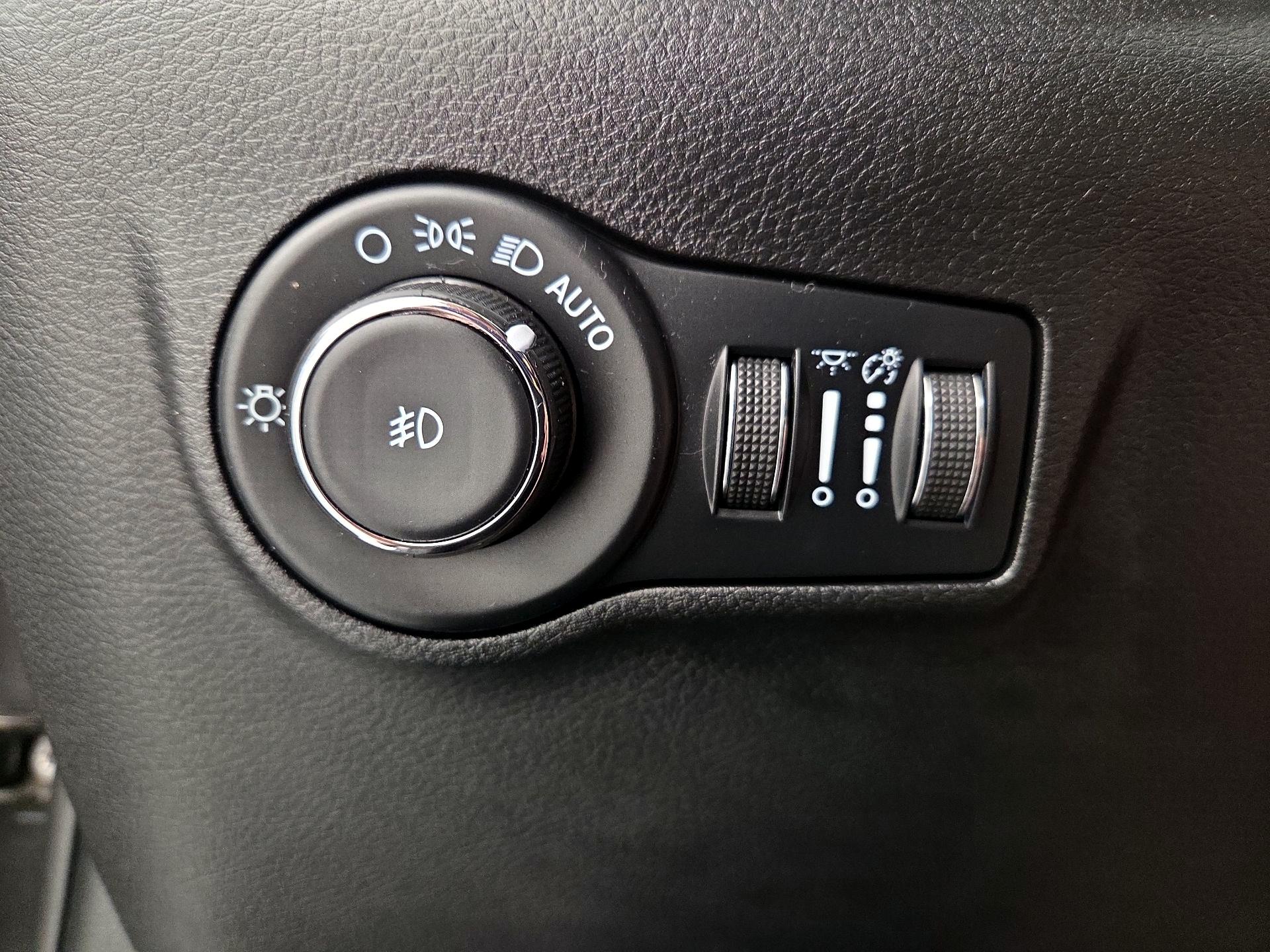 Thumbnail: 2023 Jeep Compass - 13