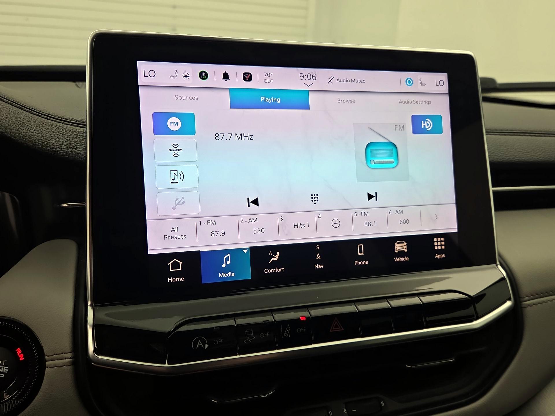 Thumbnail: 2023 Jeep Compass - 16