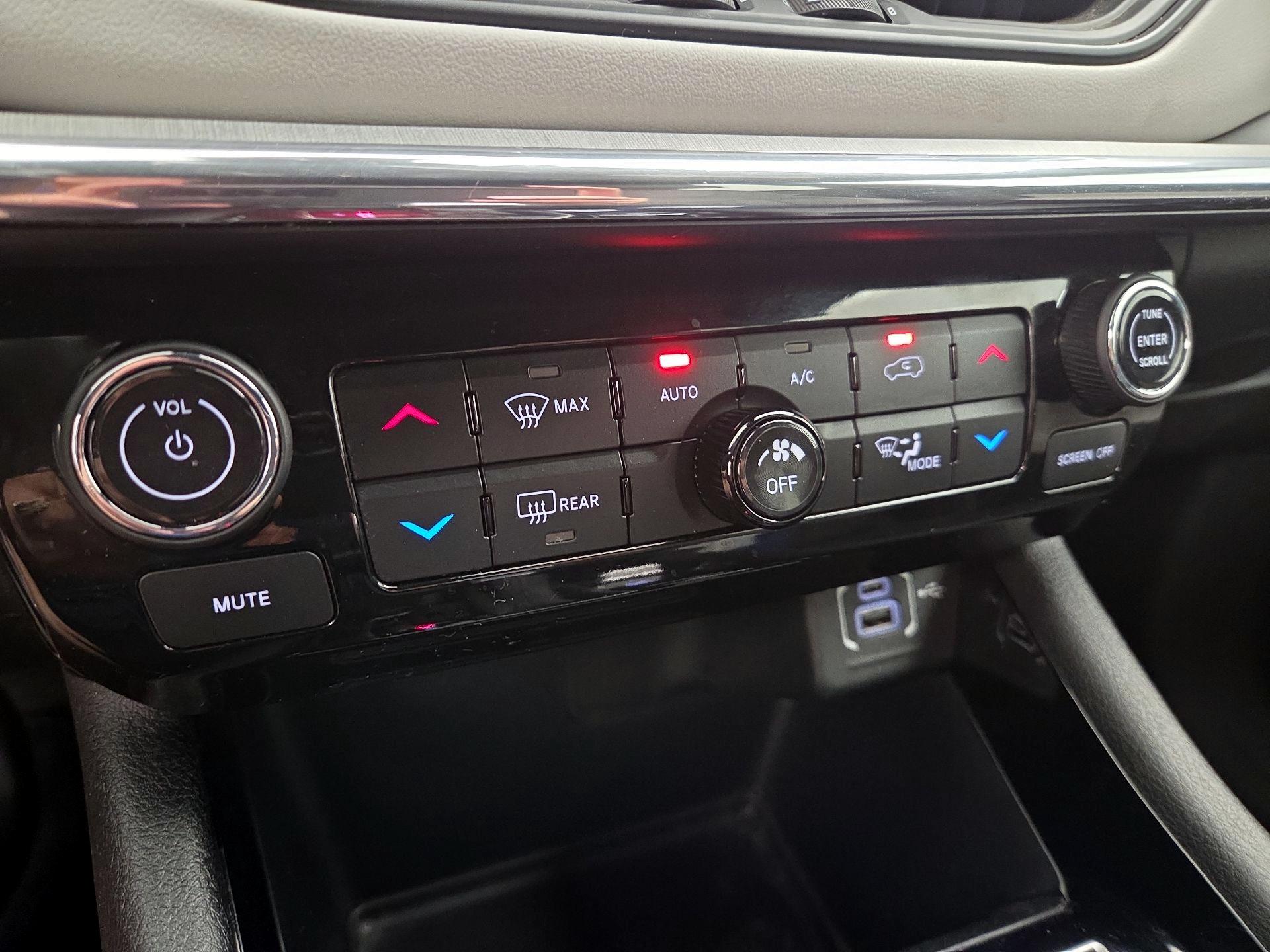 Thumbnail: 2023 Jeep Compass - 17
