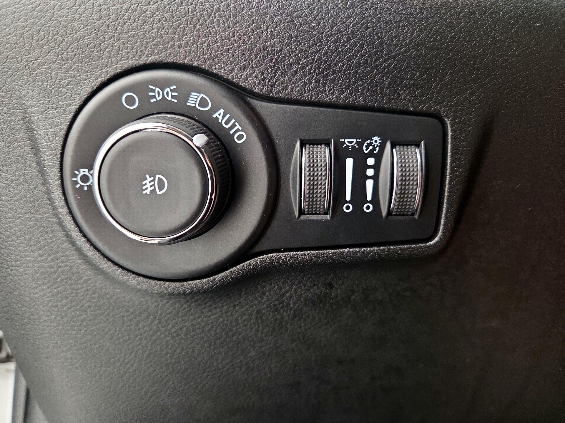 Thumbnail: 2022 Jeep Compass - 13
