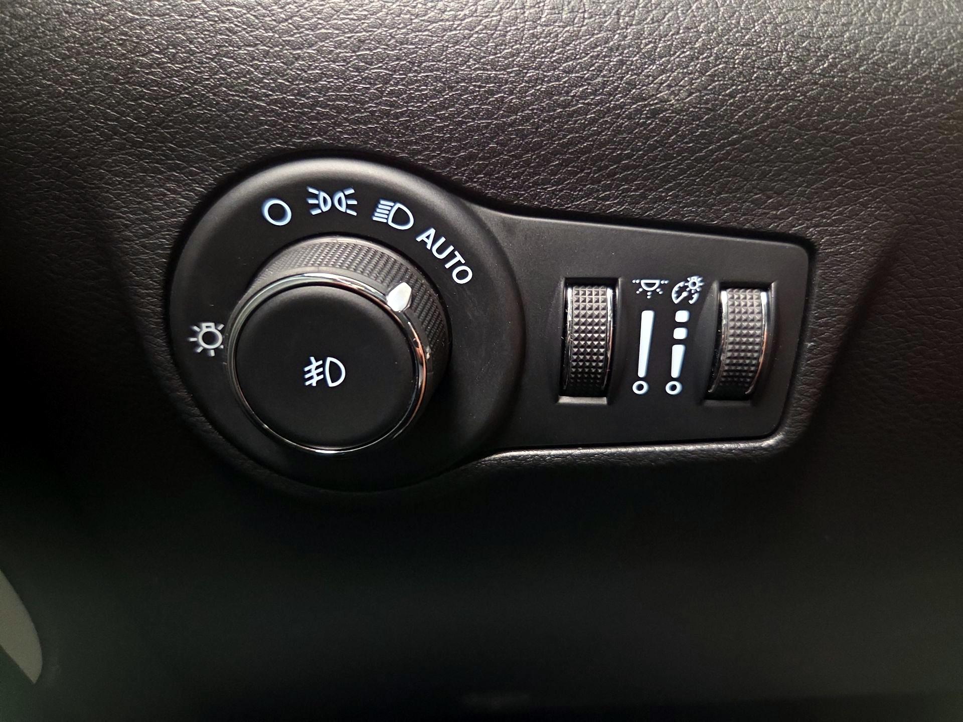 Thumbnail: 2023 Jeep Compass - 13