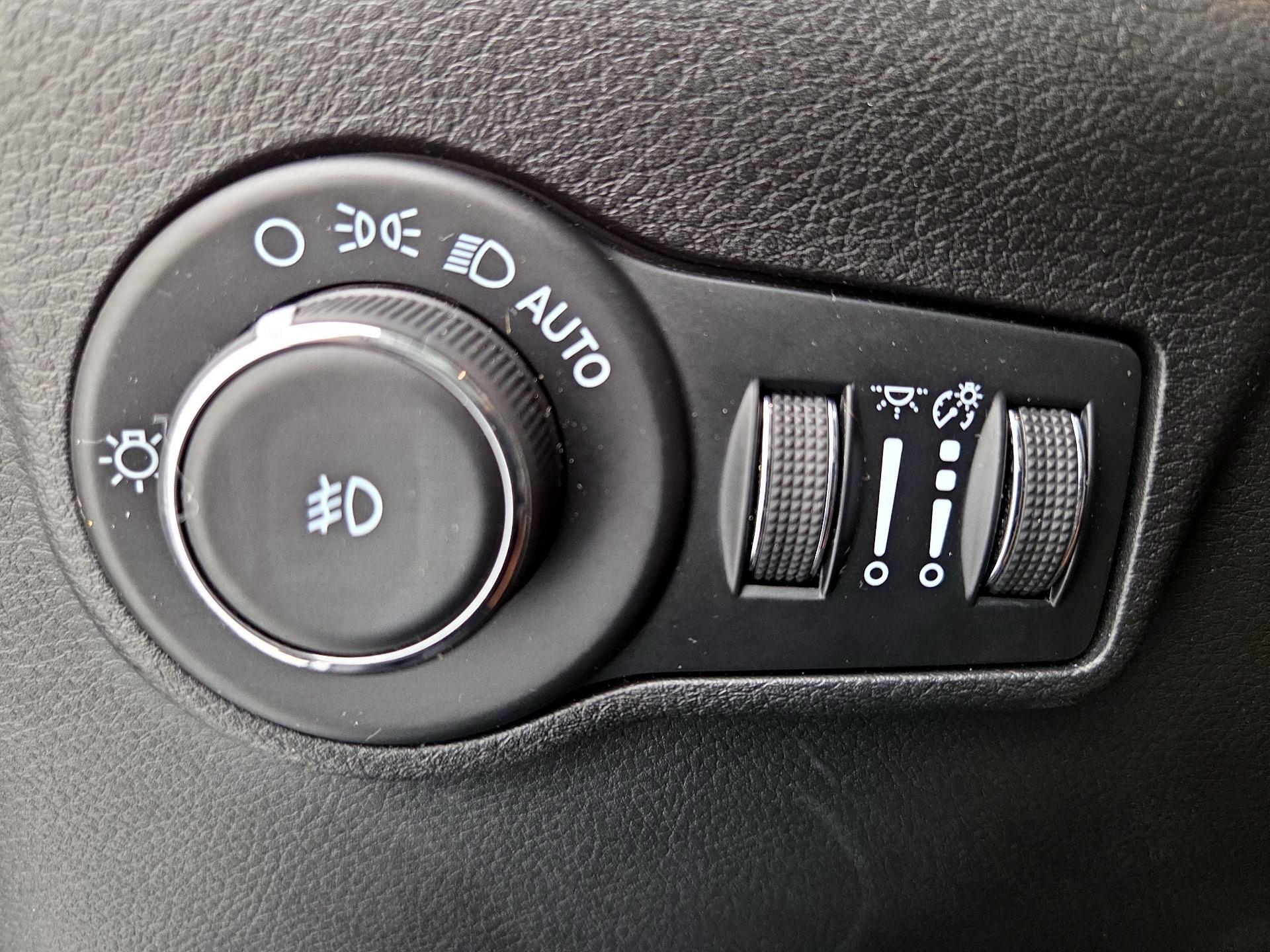 Thumbnail: 2022 Jeep Compass - 13