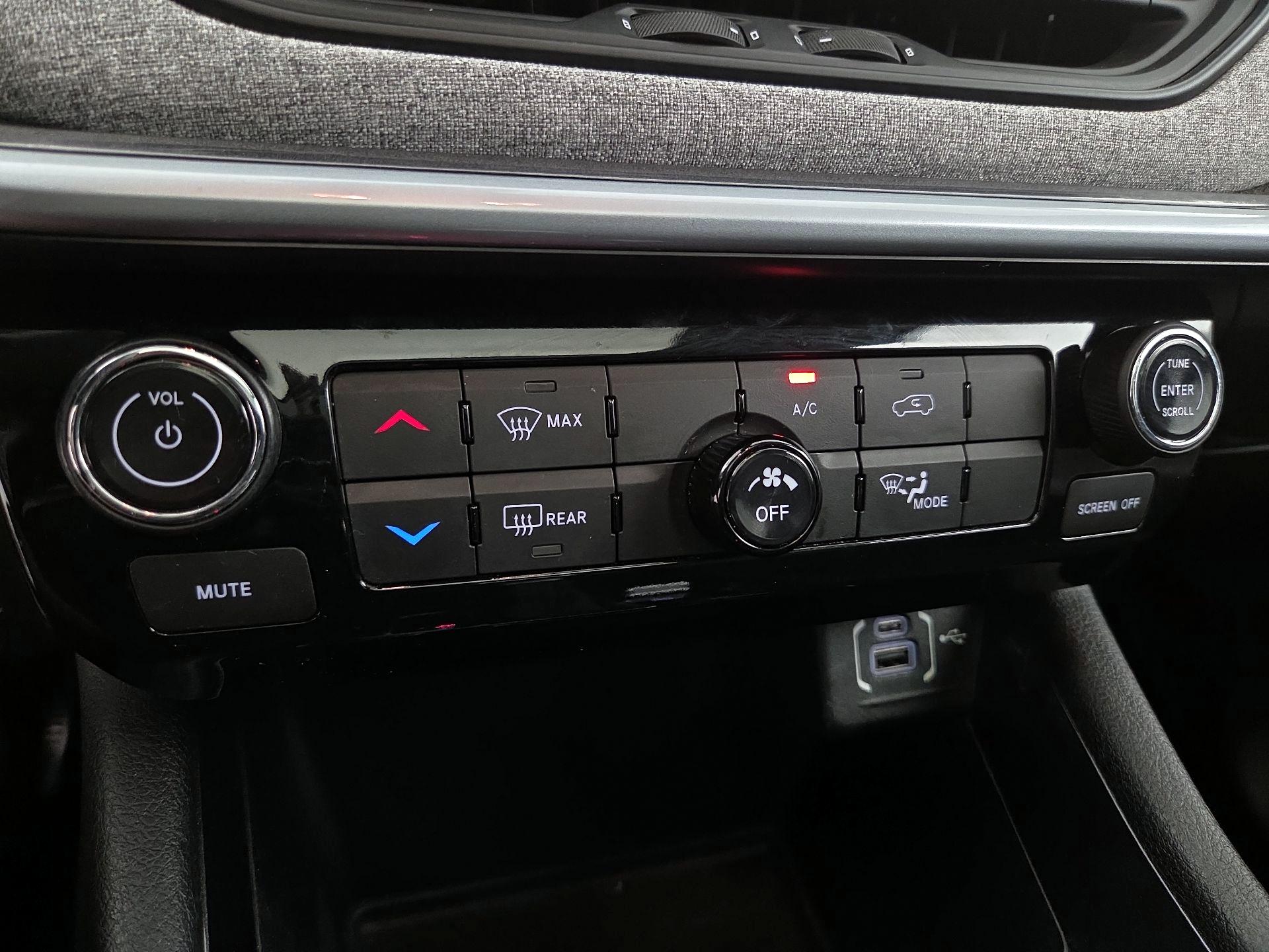 Thumbnail: 2022 Jeep Compass - 16