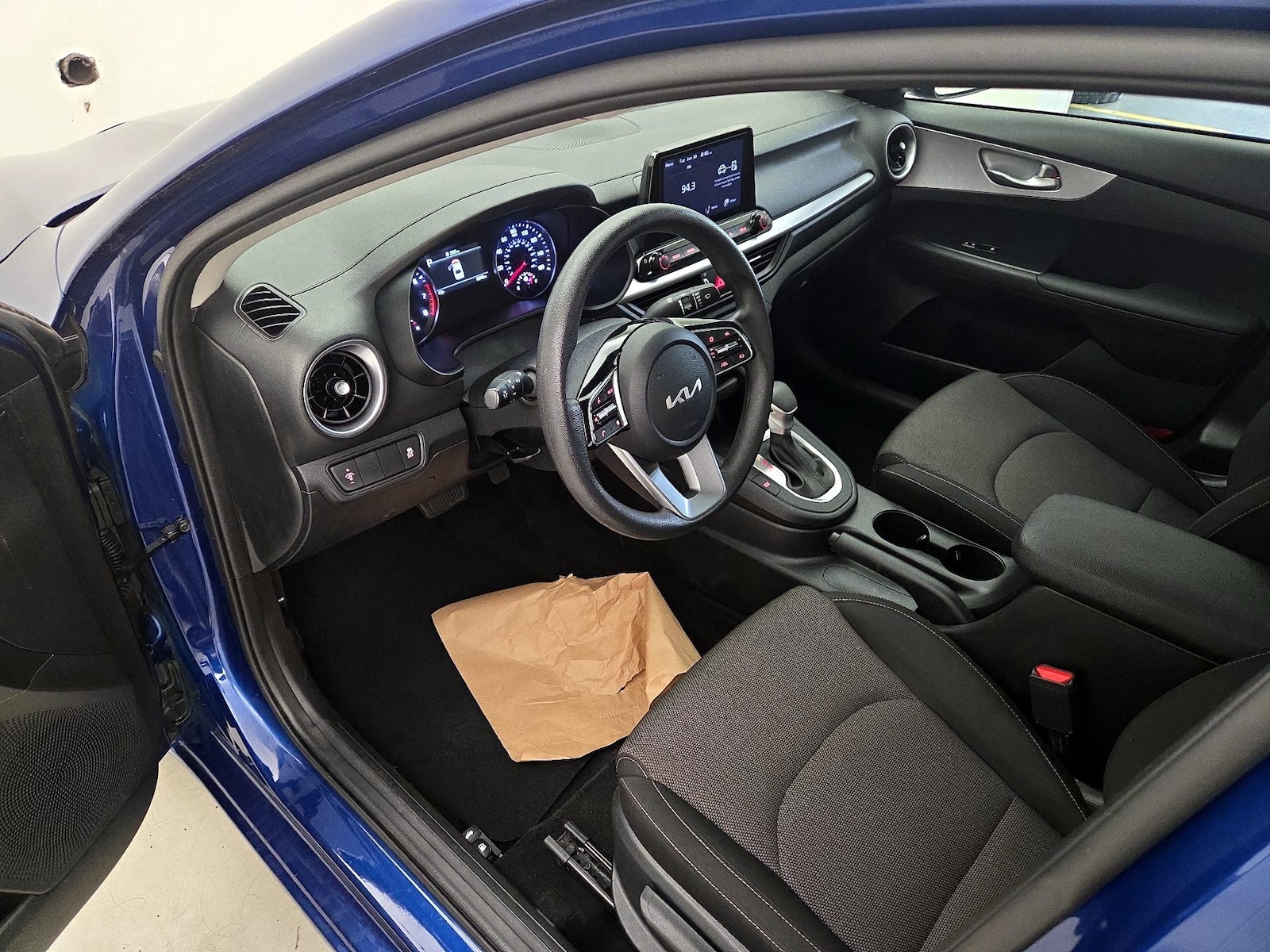2024 Kia Forte LXS - Photo 12