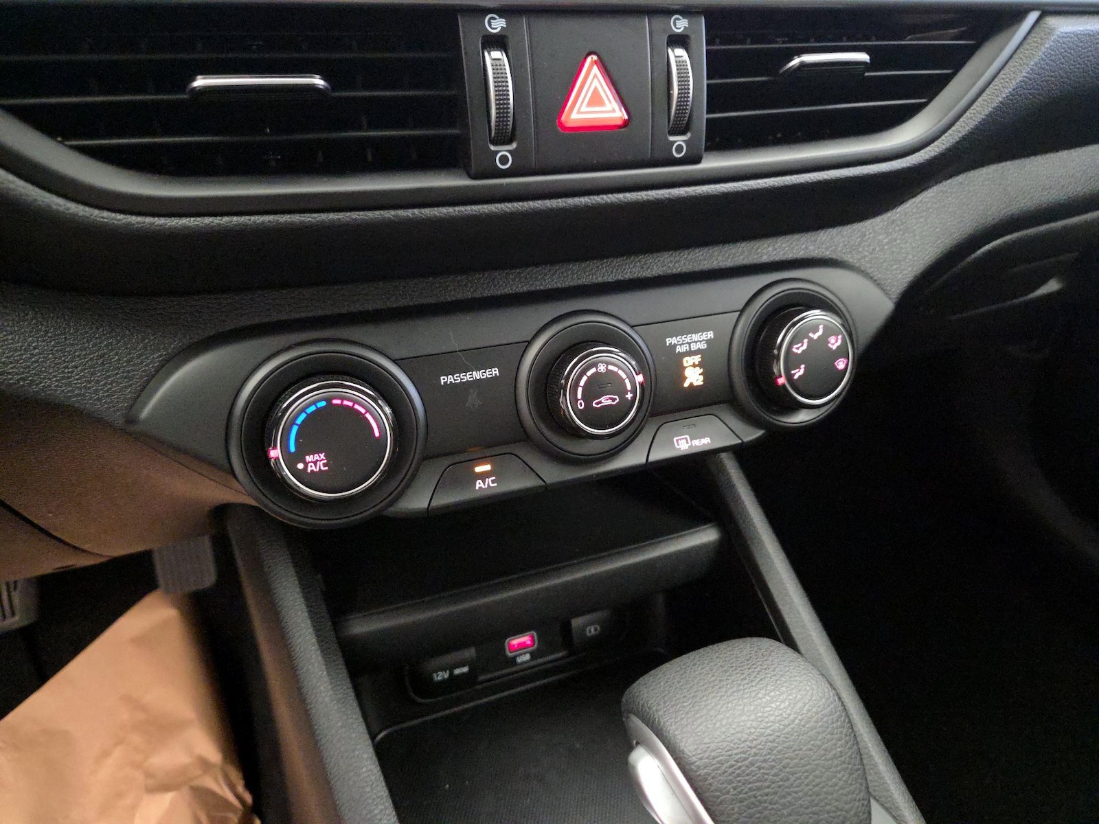 2024 Kia Forte LXS - Photo 17