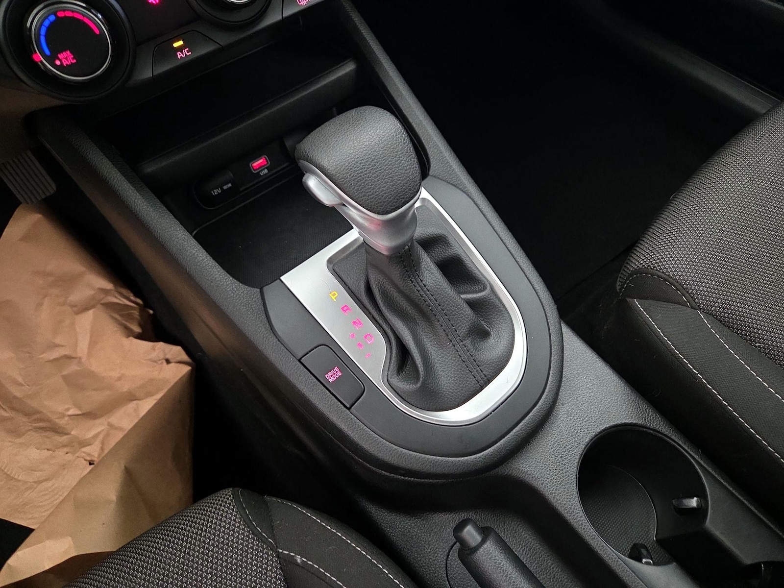2024 Kia Forte LXS - Photo 18