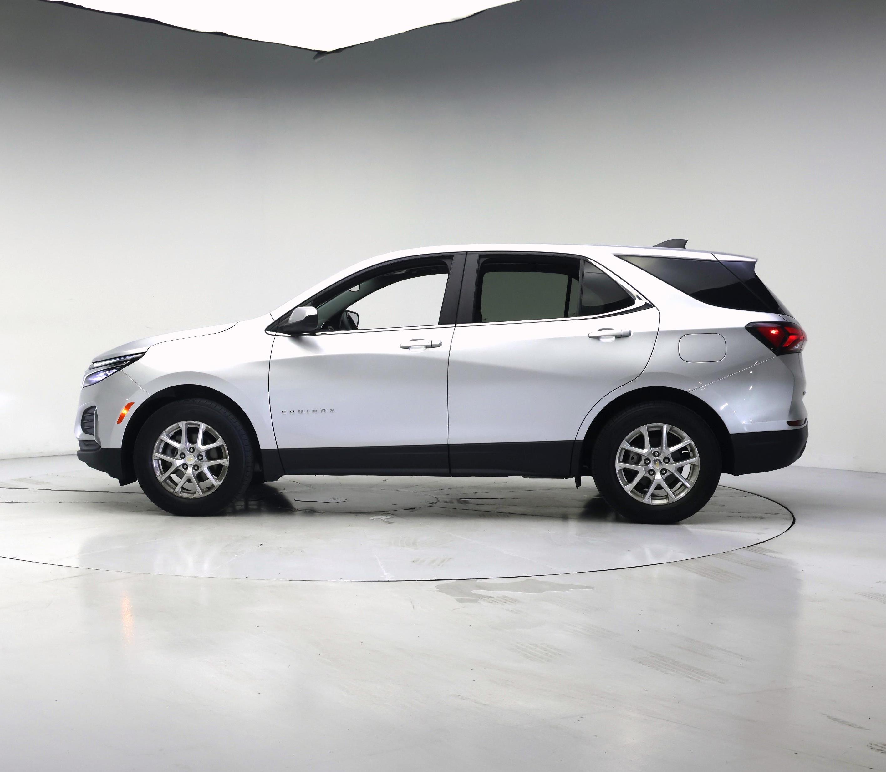 Thumbnail: 2022 Chevrolet Equinox - 3
