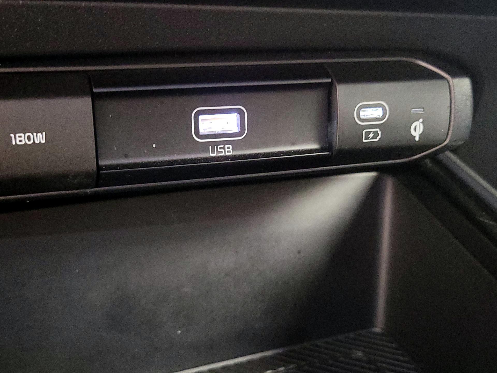 Thumbnail: 2023 Kia Niro - 18