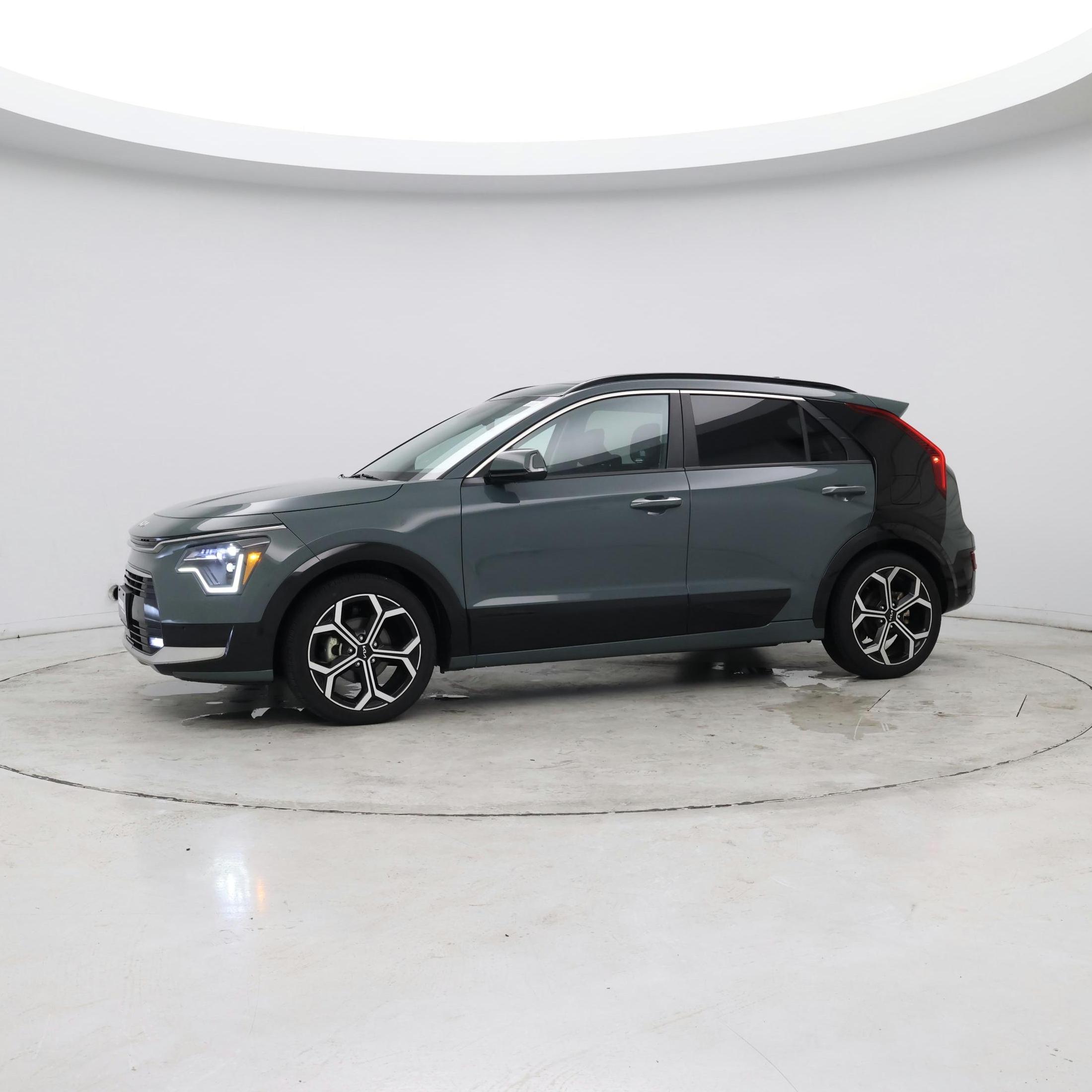 Thumbnail: 2023 Kia Niro - 4