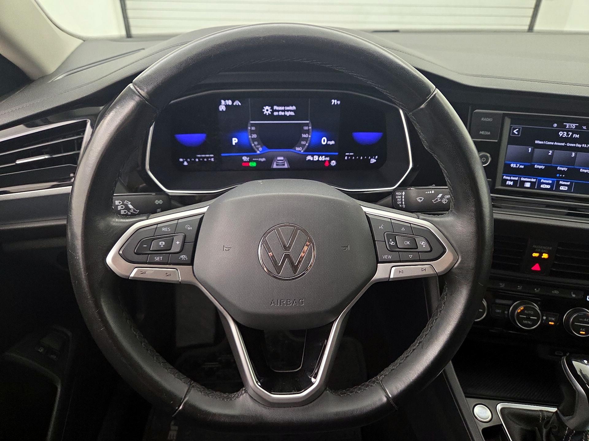 Thumbnail: 2022 Volkswagen Jetta - 10
