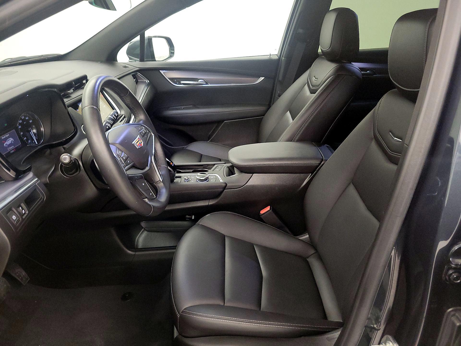Thumbnail: 2021 Cadillac XT5 - 11
