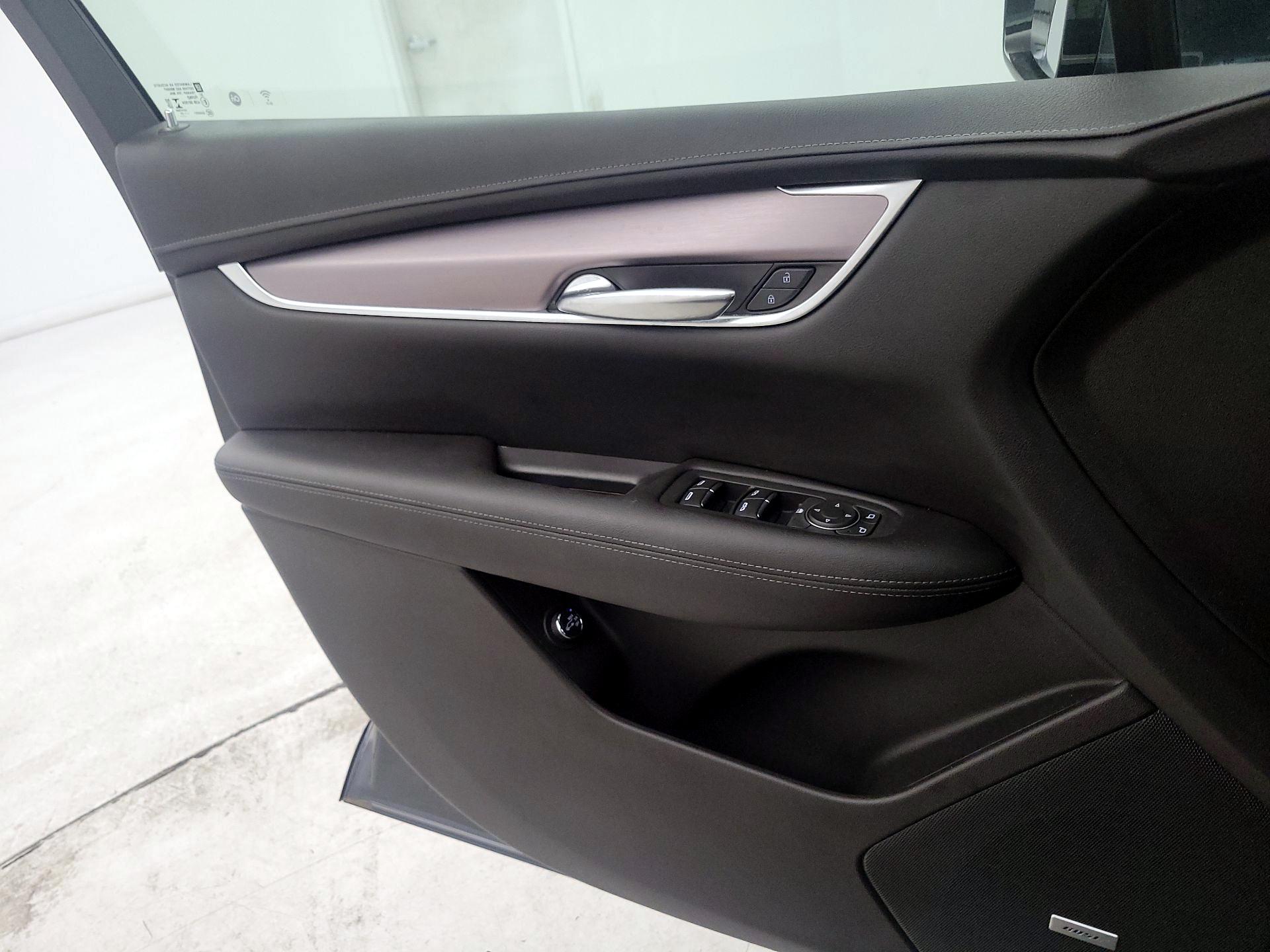 Thumbnail: 2021 Cadillac XT5 - 12