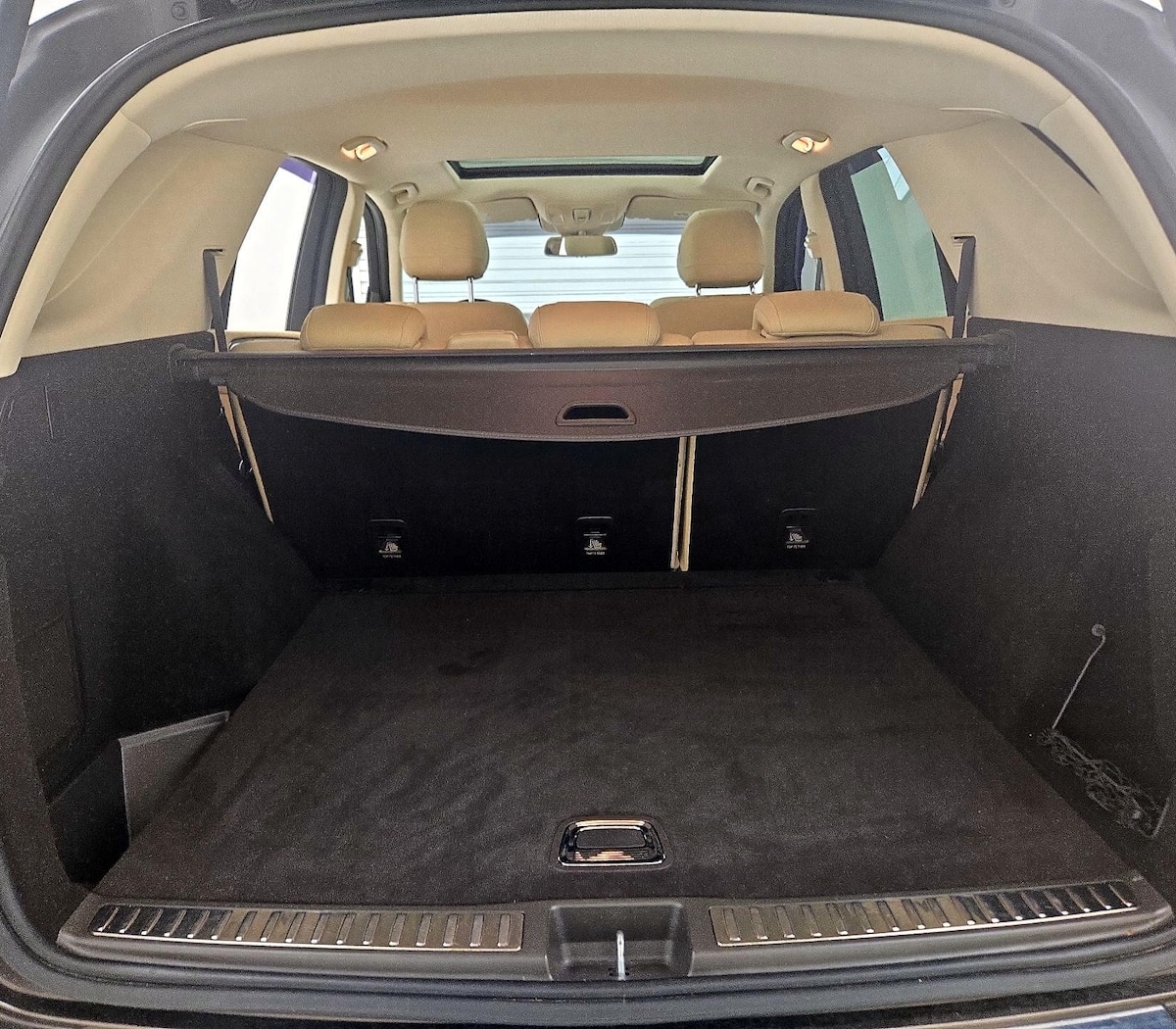 Trunk/Cargo (Seats Up)