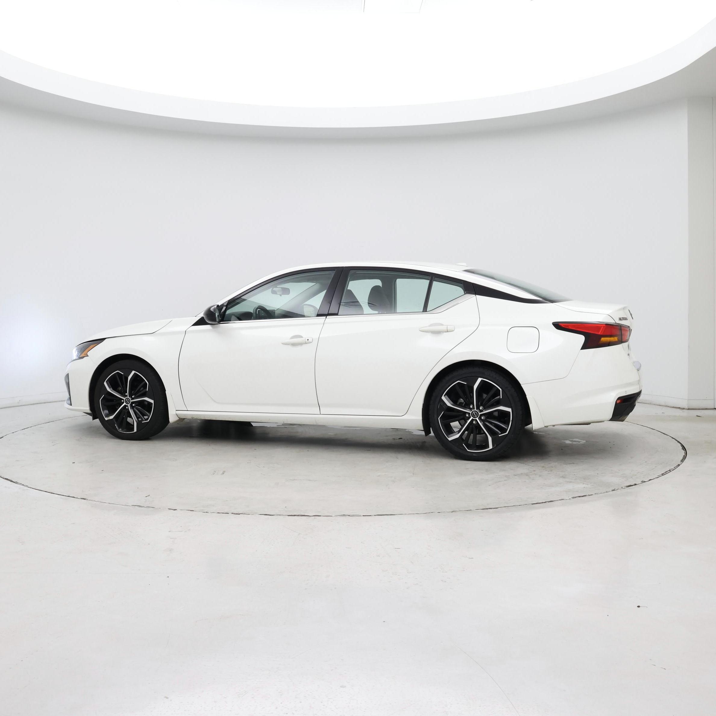 Thumbnail: 2023 Nissan Altima - 3
