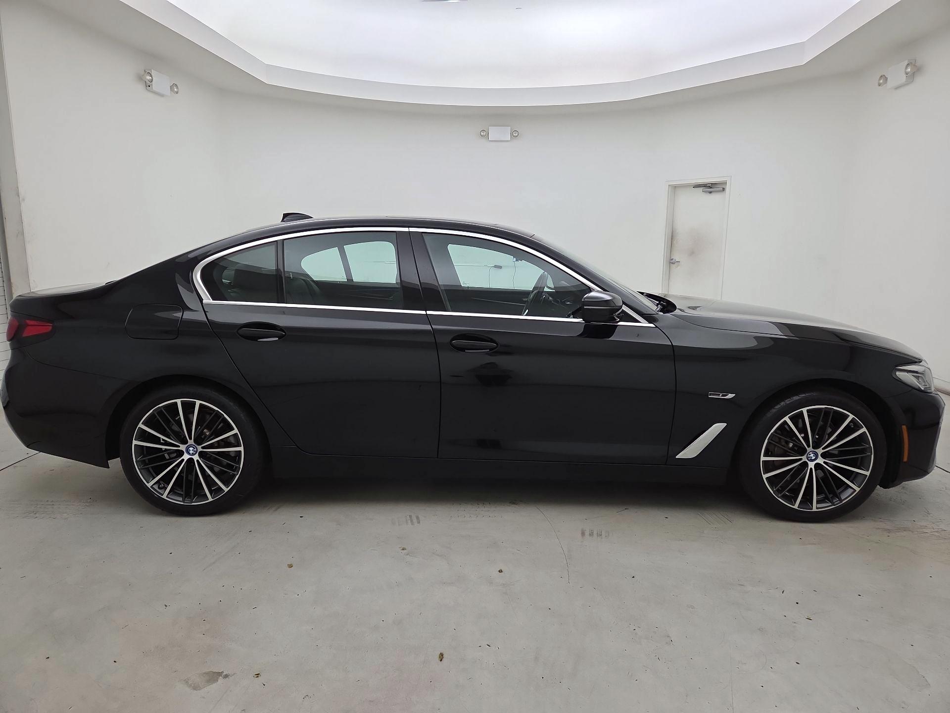 Thumbnail: 2023 BMW 5 Series - 4