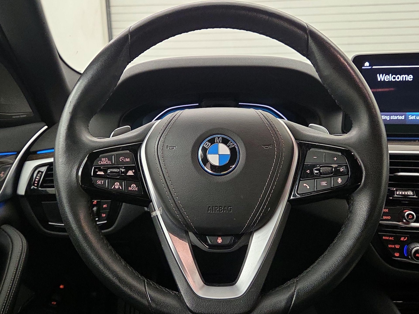 2023 BMW 5 Series 530e - Photo 9