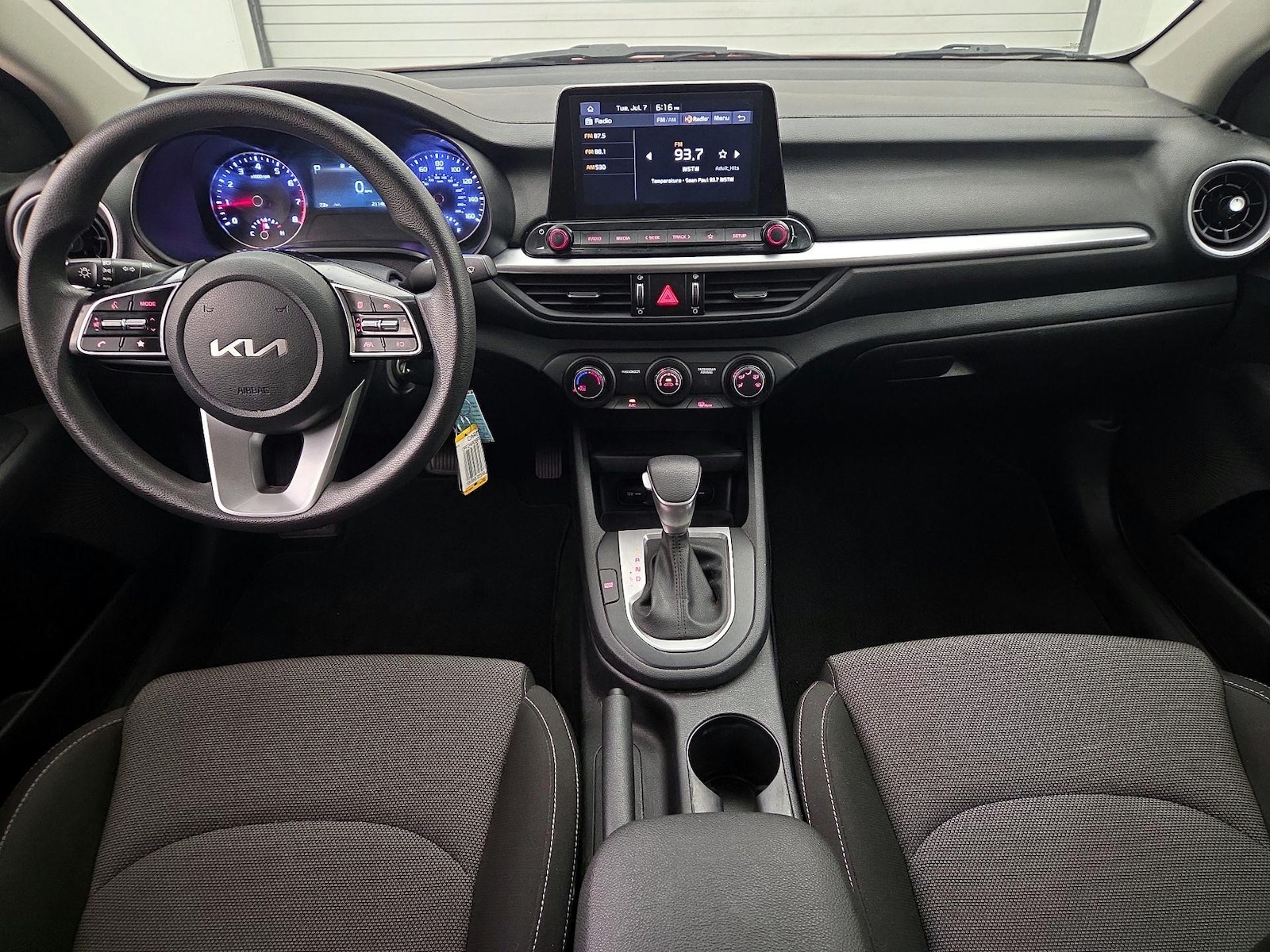 2023 Kia Forte LXS - Photo 10