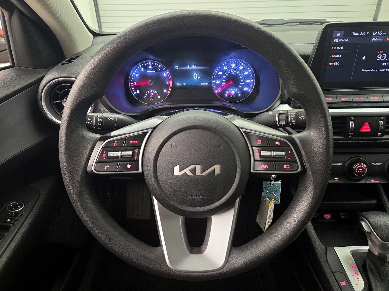 2023 Kia Forte LXS - Photo 11