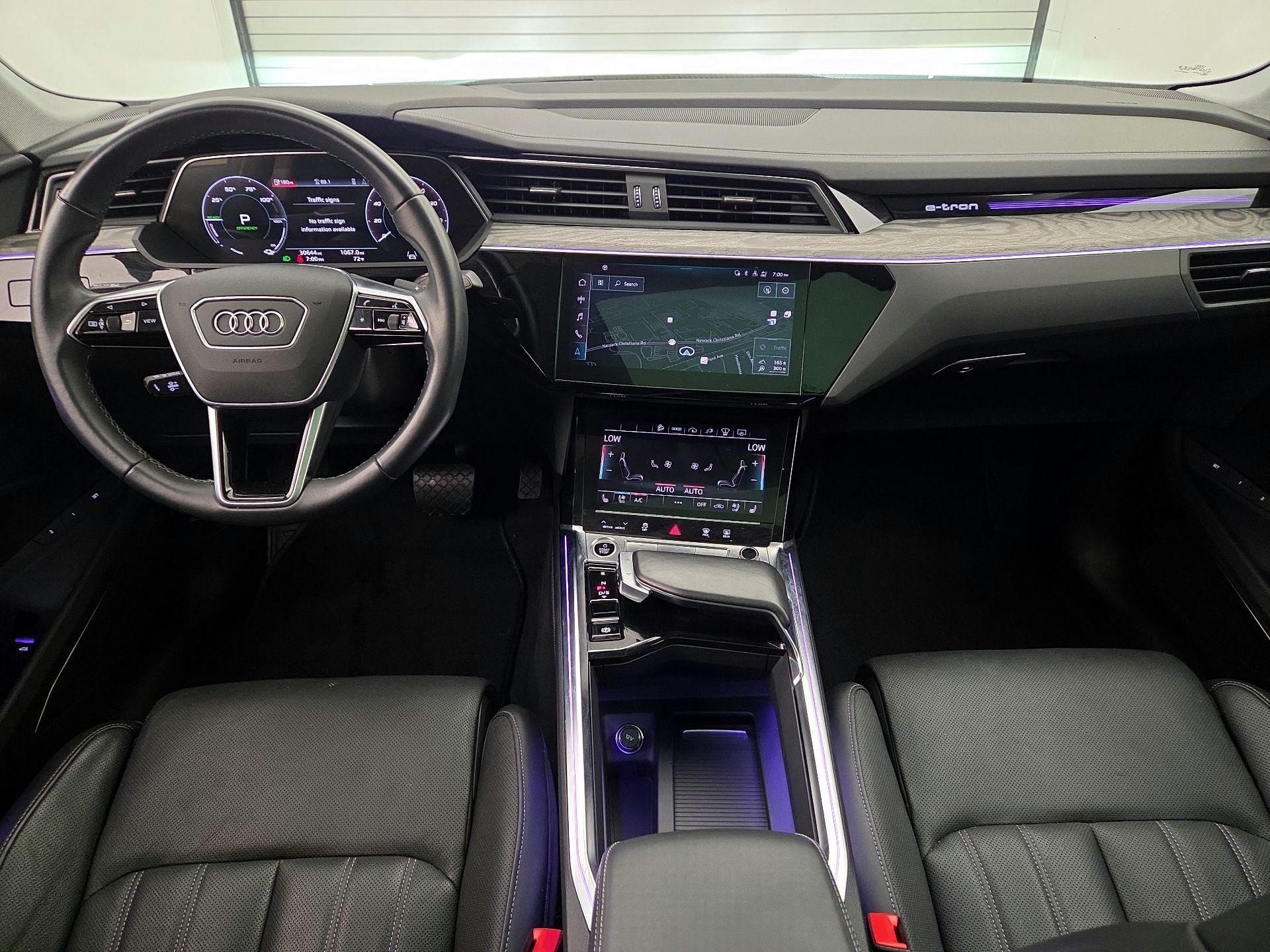 Thumbnail: 2022 Audi e-tron S - 9