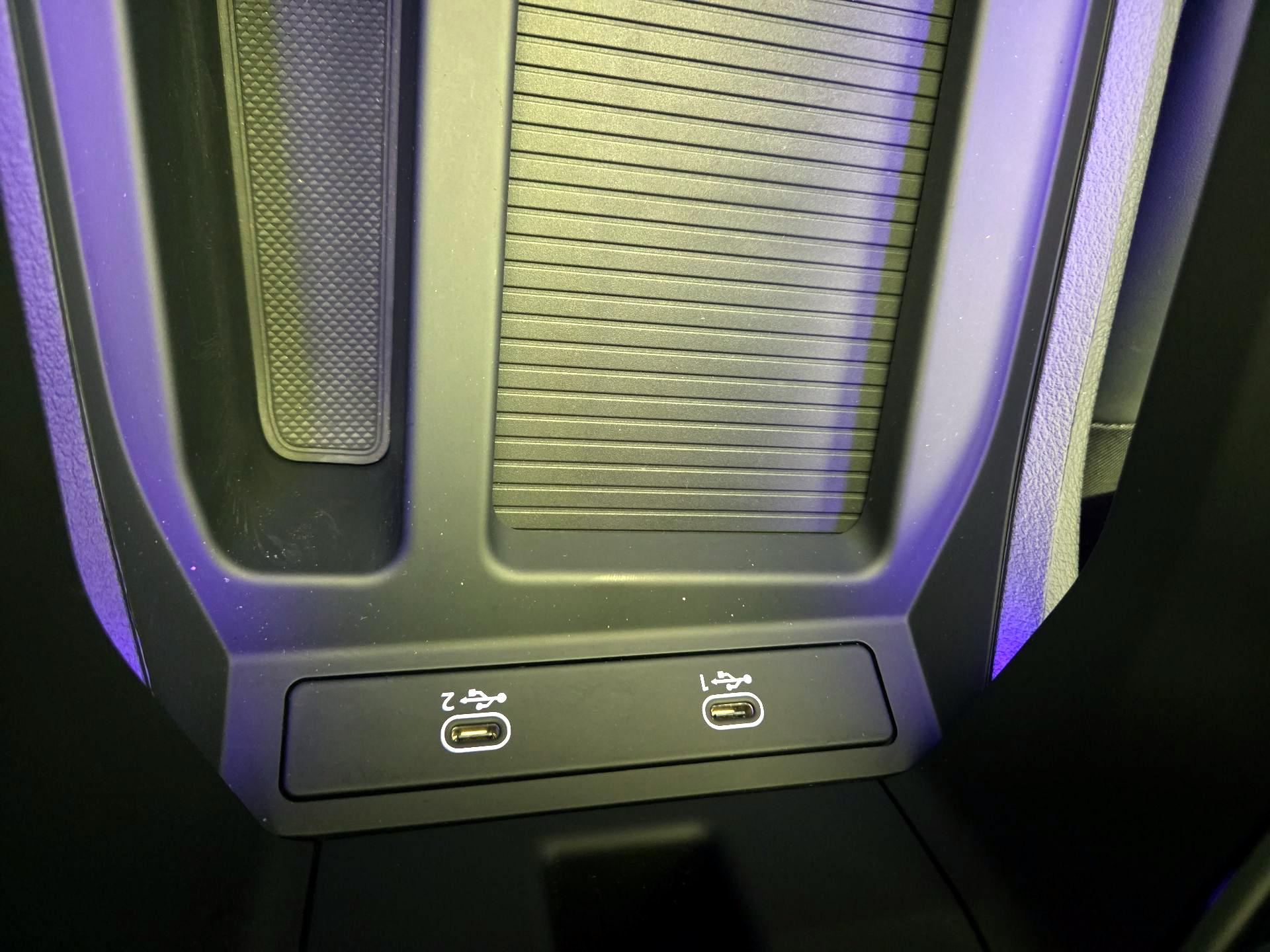 Thumbnail: 2022 Audi e-tron S - 18