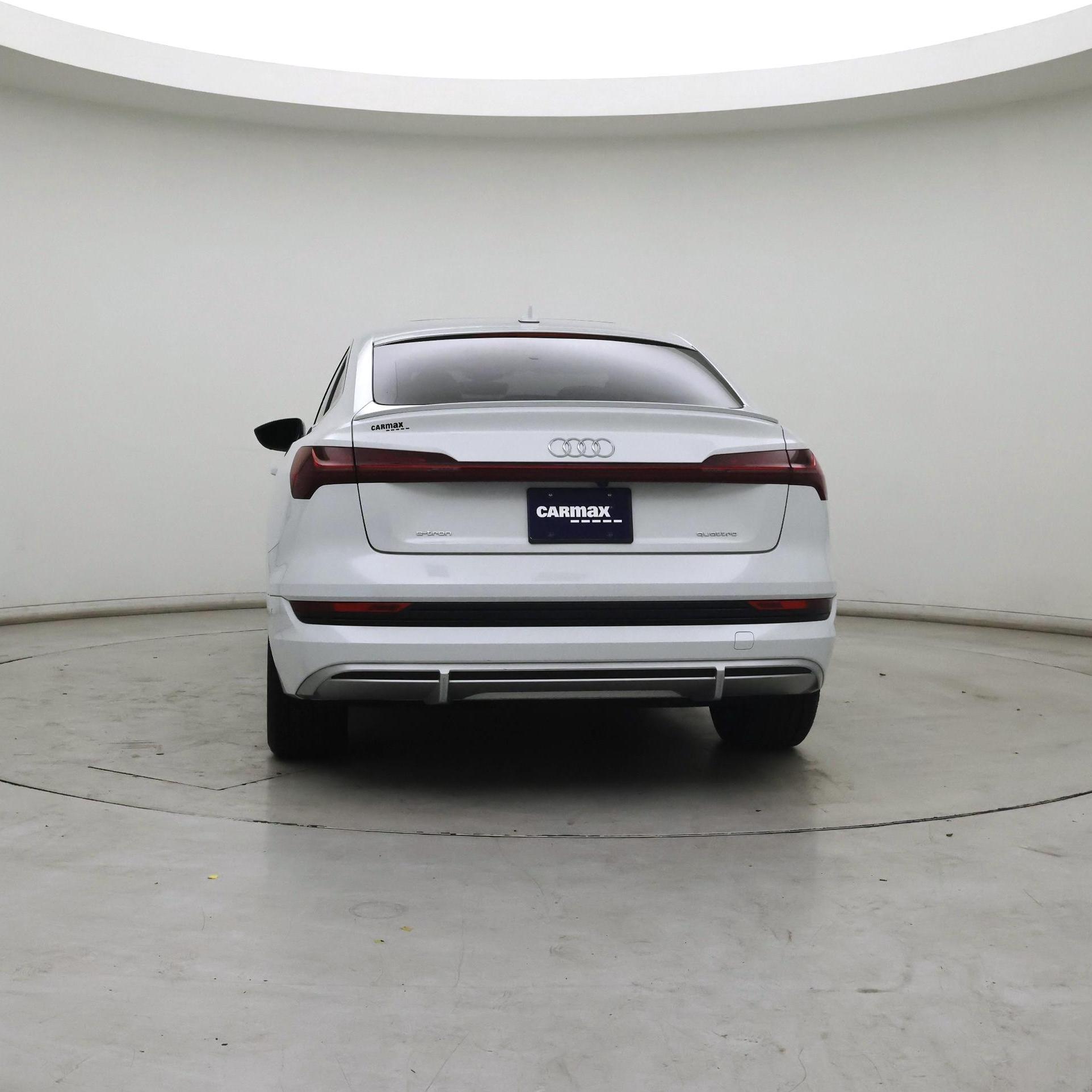 Thumbnail: 2022 Audi e-tron S - 6