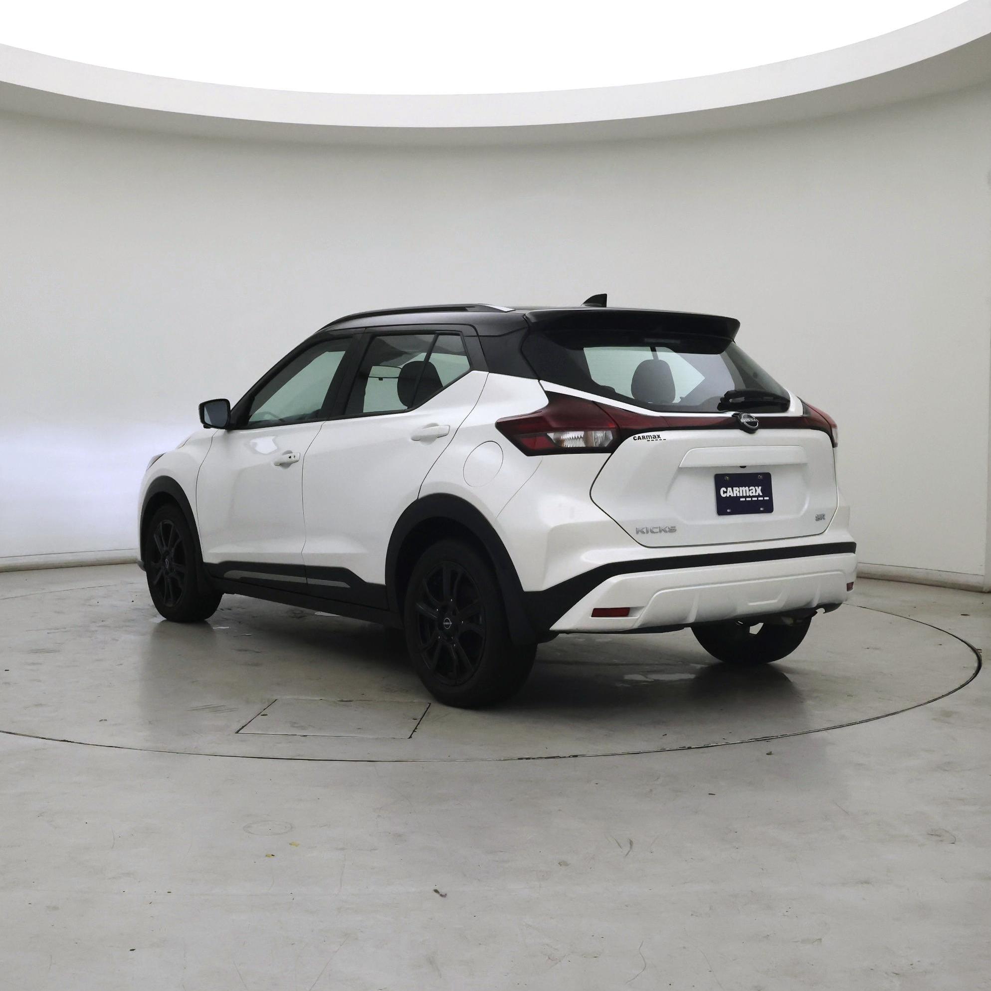 Thumbnail: 2023 Nissan Kicks - 2