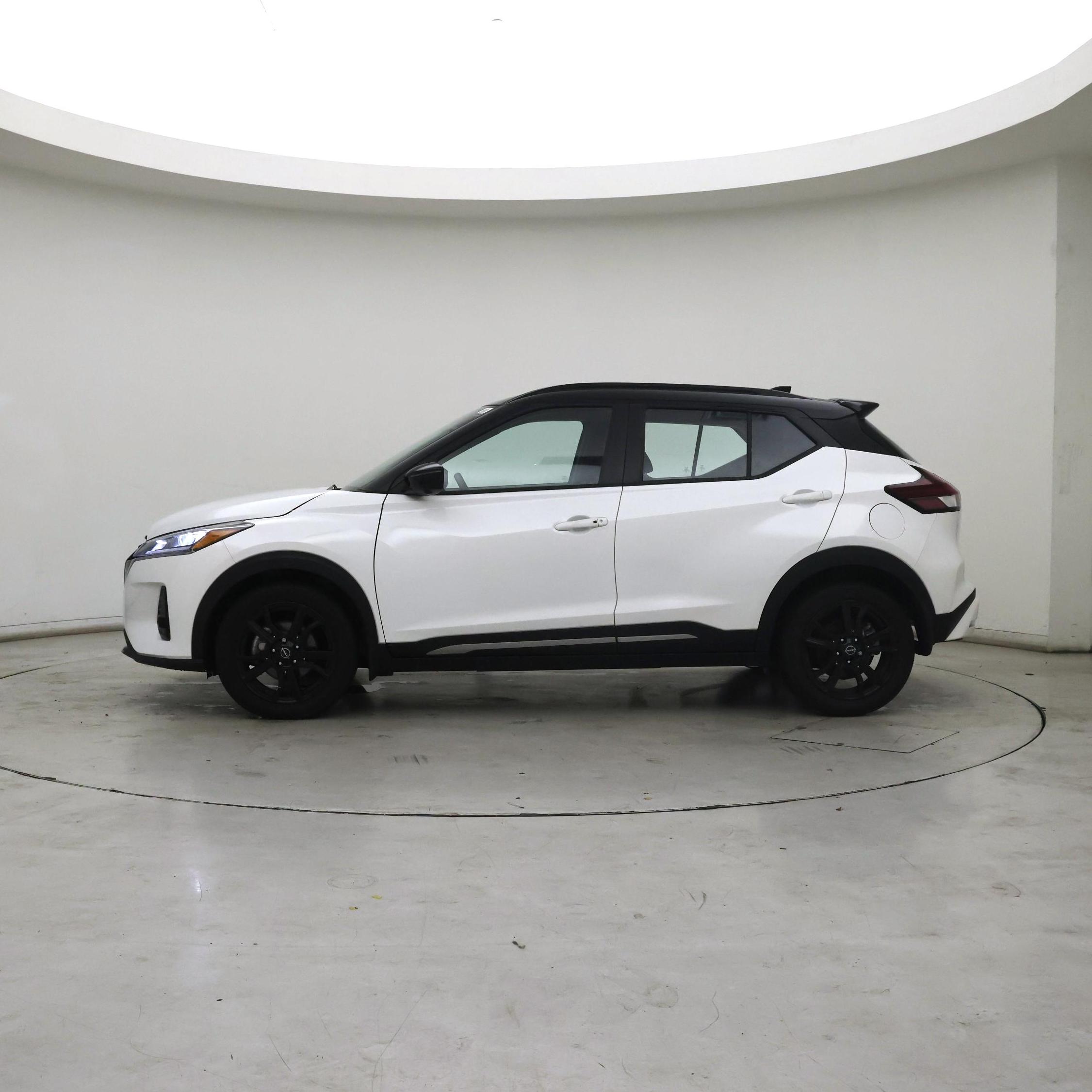 Thumbnail: 2023 Nissan Kicks - 3