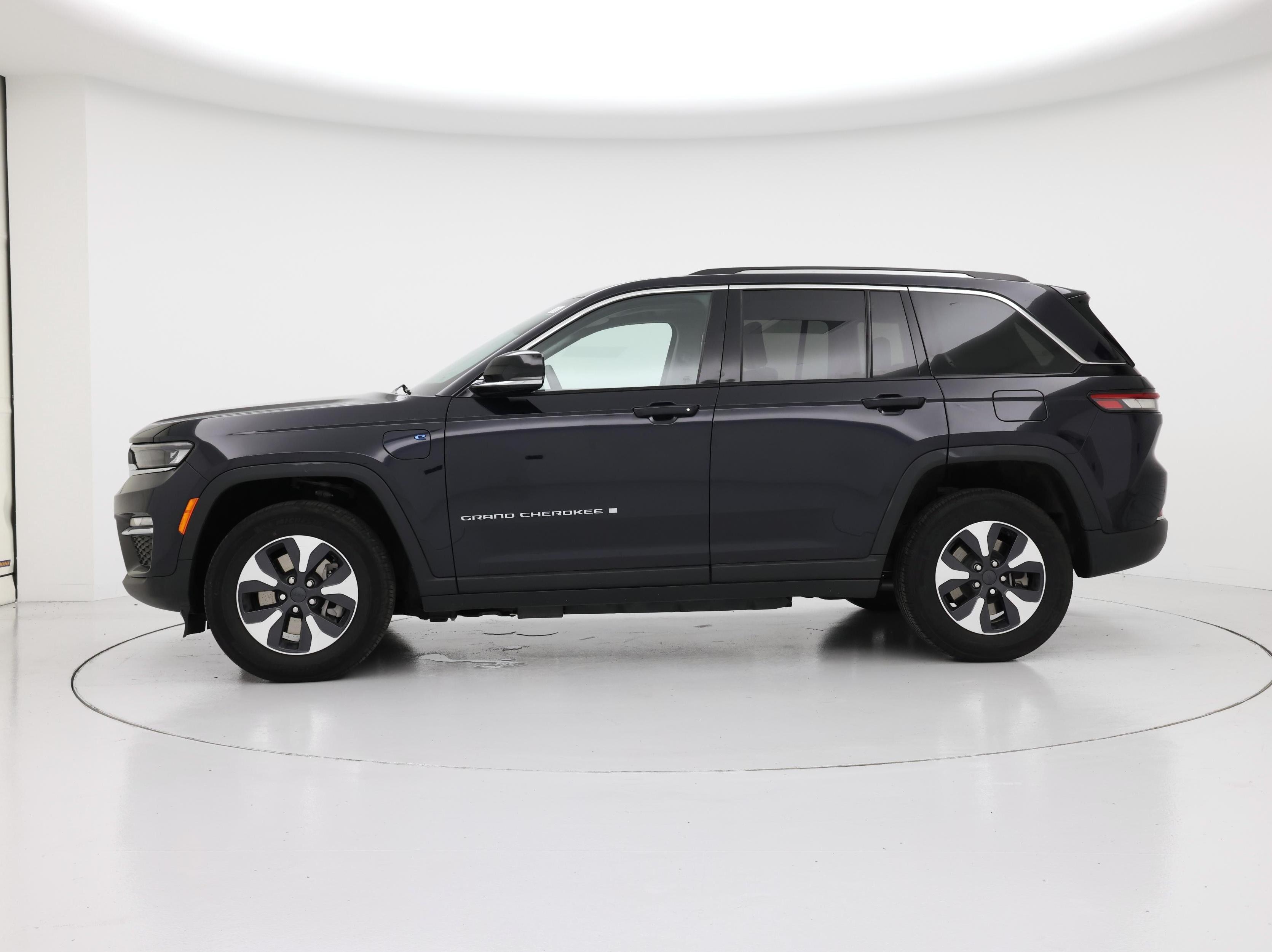 Thumbnail: 2023 Jeep Grand Cherokee - 3