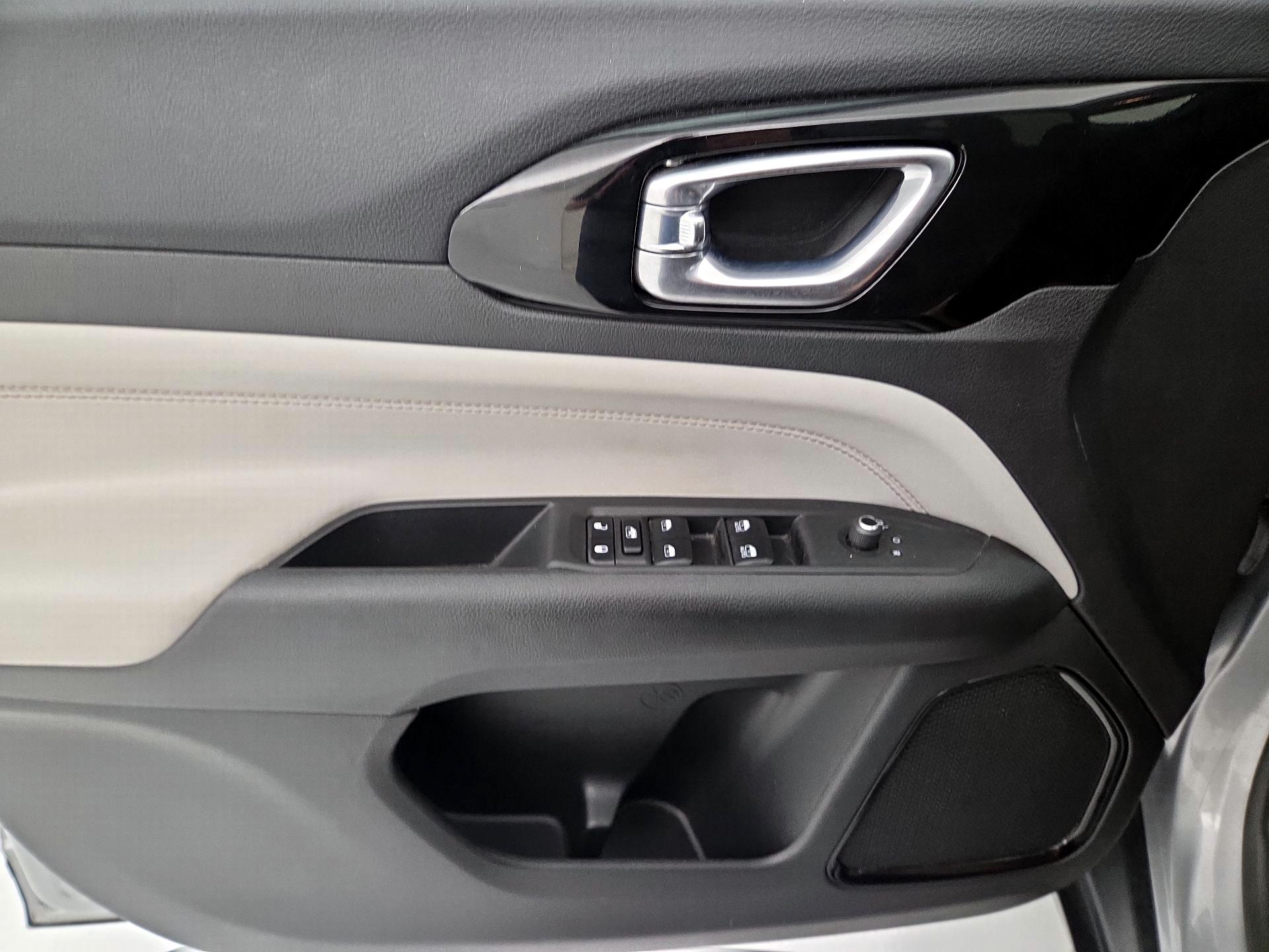 Thumbnail: 2023 Jeep Compass - 12