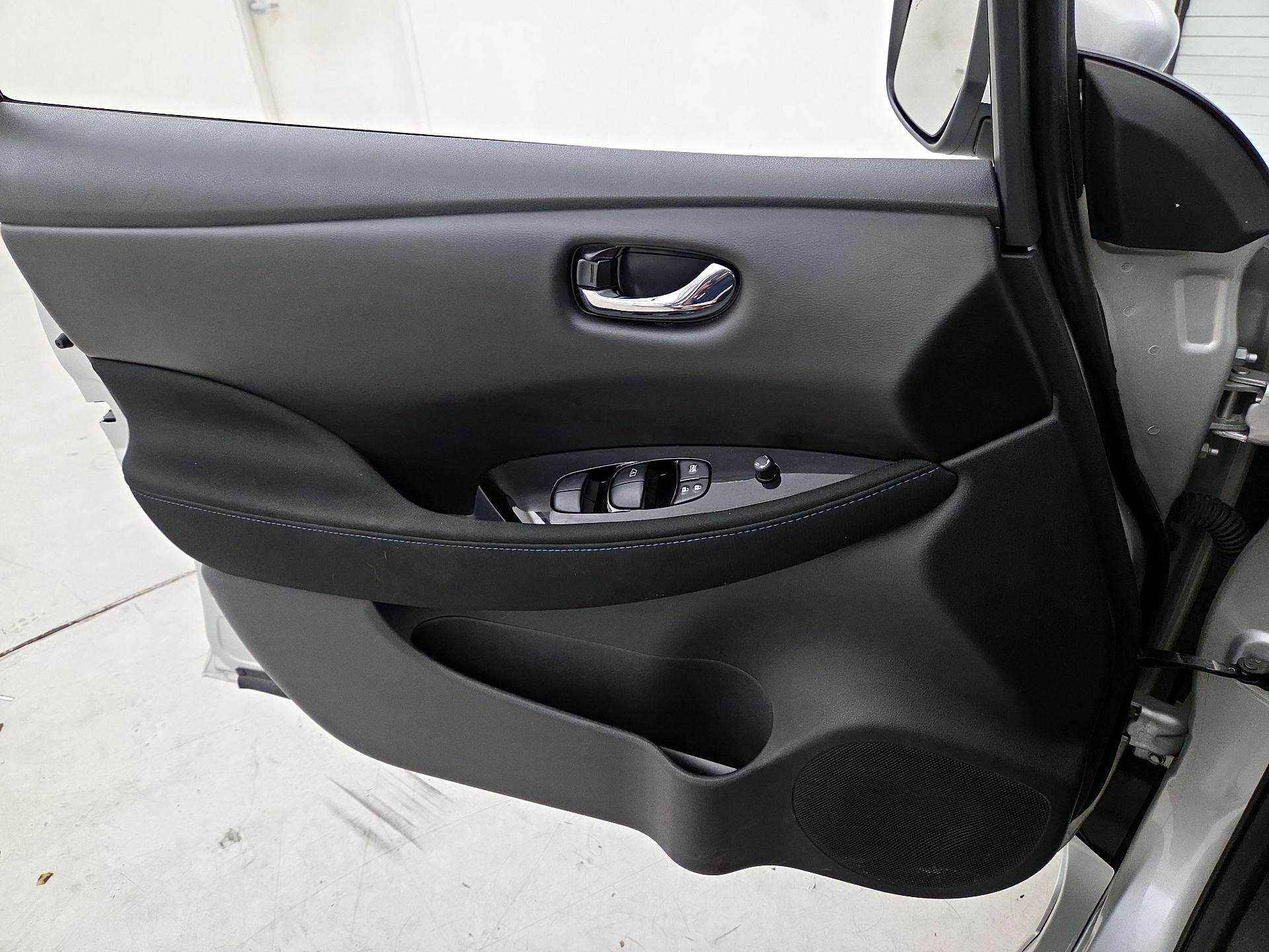 Thumbnail: 2025 Nissan Leaf - 12