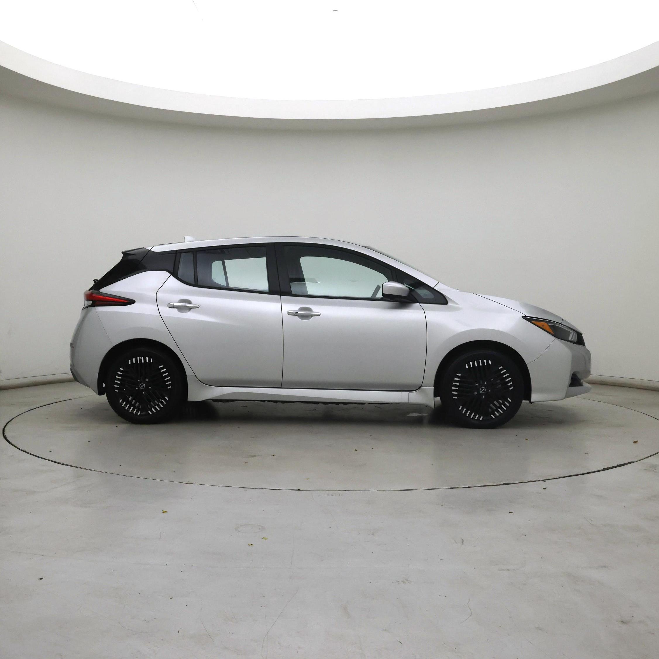 Thumbnail: 2025 Nissan Leaf - 7