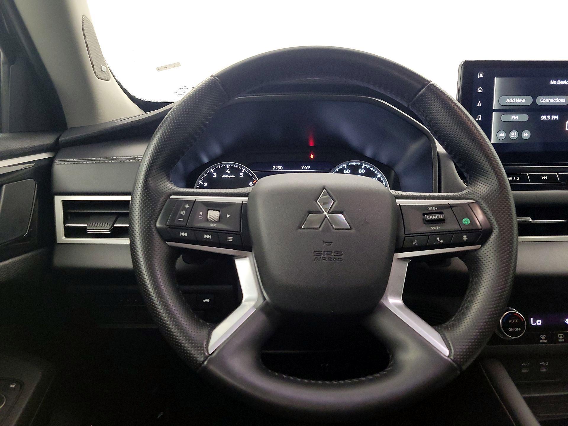 Thumbnail: 2025 Mitsubishi Outlander - 10