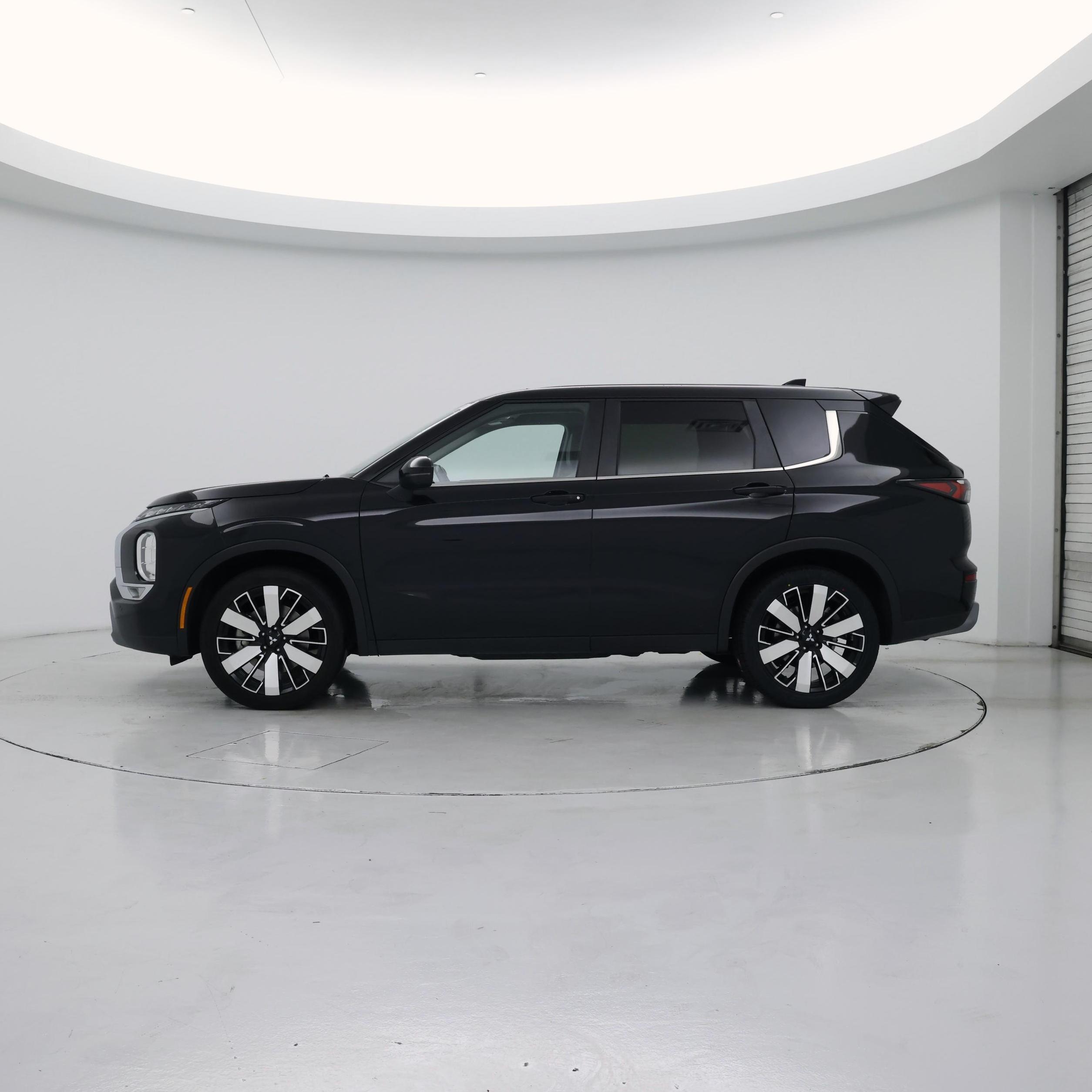 Thumbnail: 2025 Mitsubishi Outlander - 3