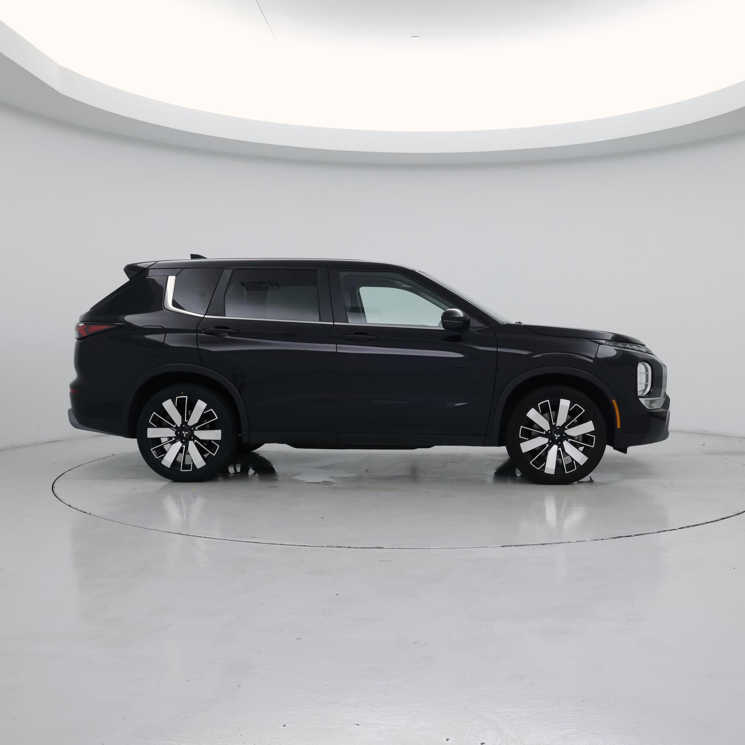 Thumbnail: 2025 Mitsubishi Outlander - 7