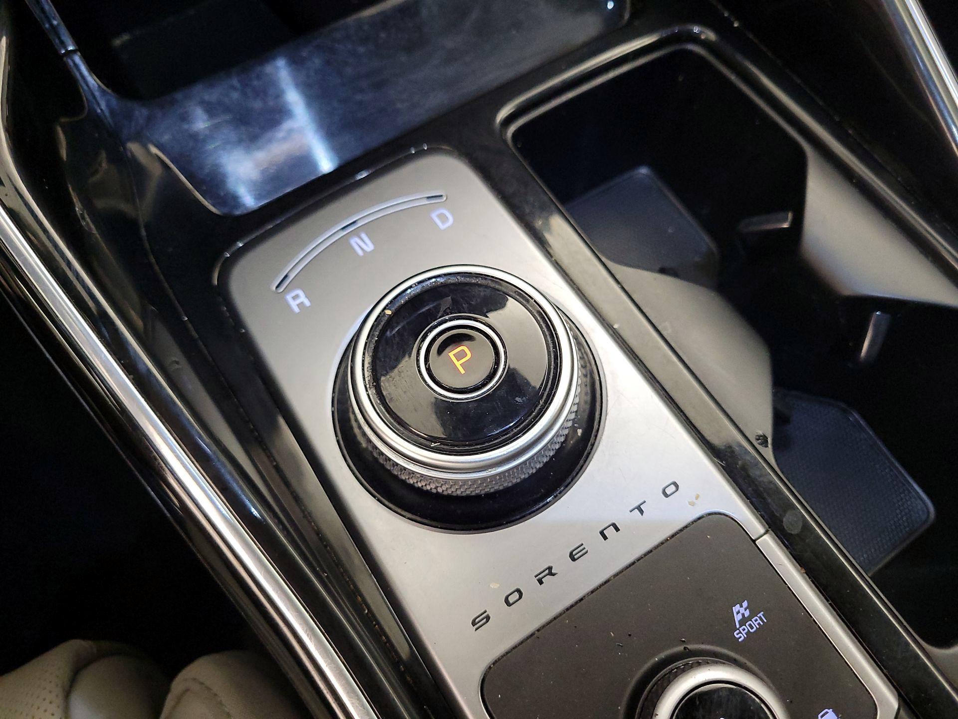 Thumbnail: 2023 Kia Sorento - 15