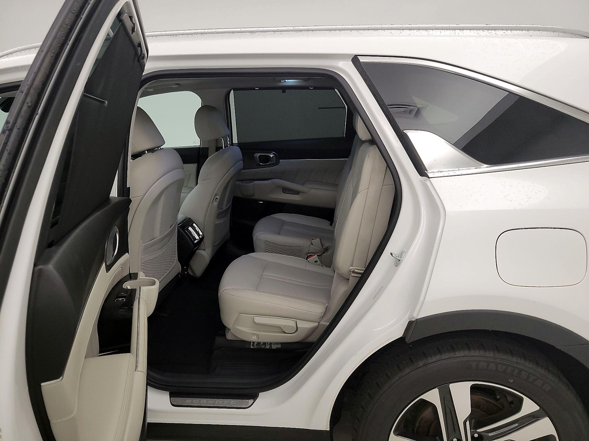 Thumbnail: 2023 Kia Sorento - 17